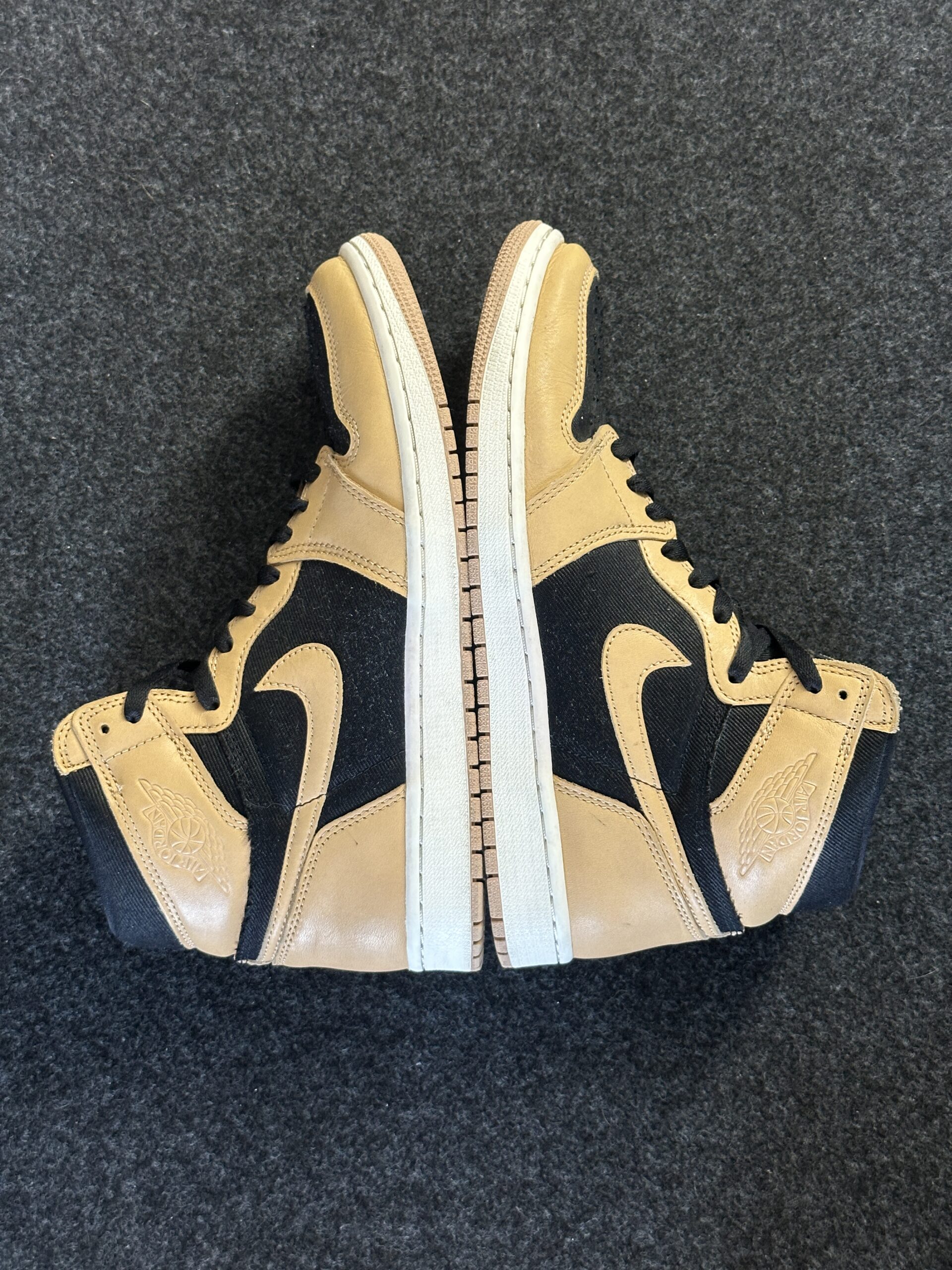 Air Jordan 1 Retro High OG Heirloom 555088-202 taglia EU 43 vista esterna