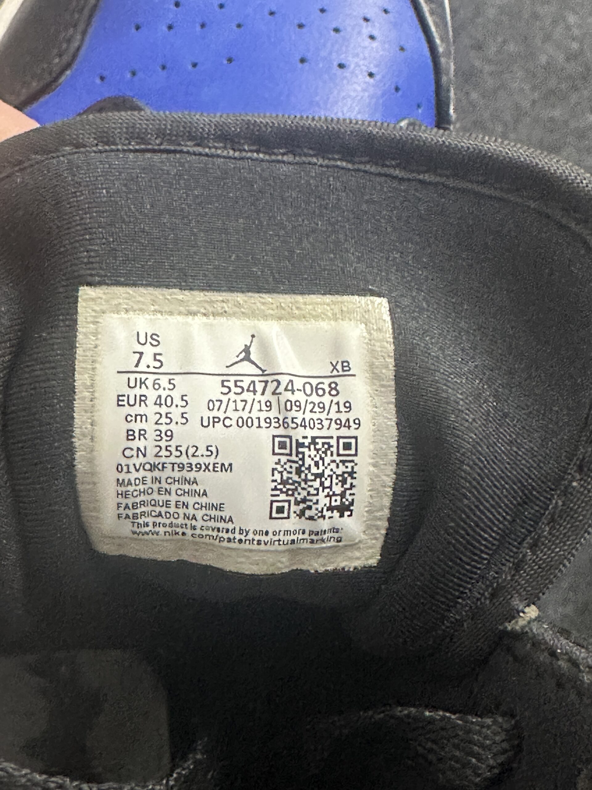 Air Jordan 1 Mid Royal 554724-068 taglia EU 40.5 vista label