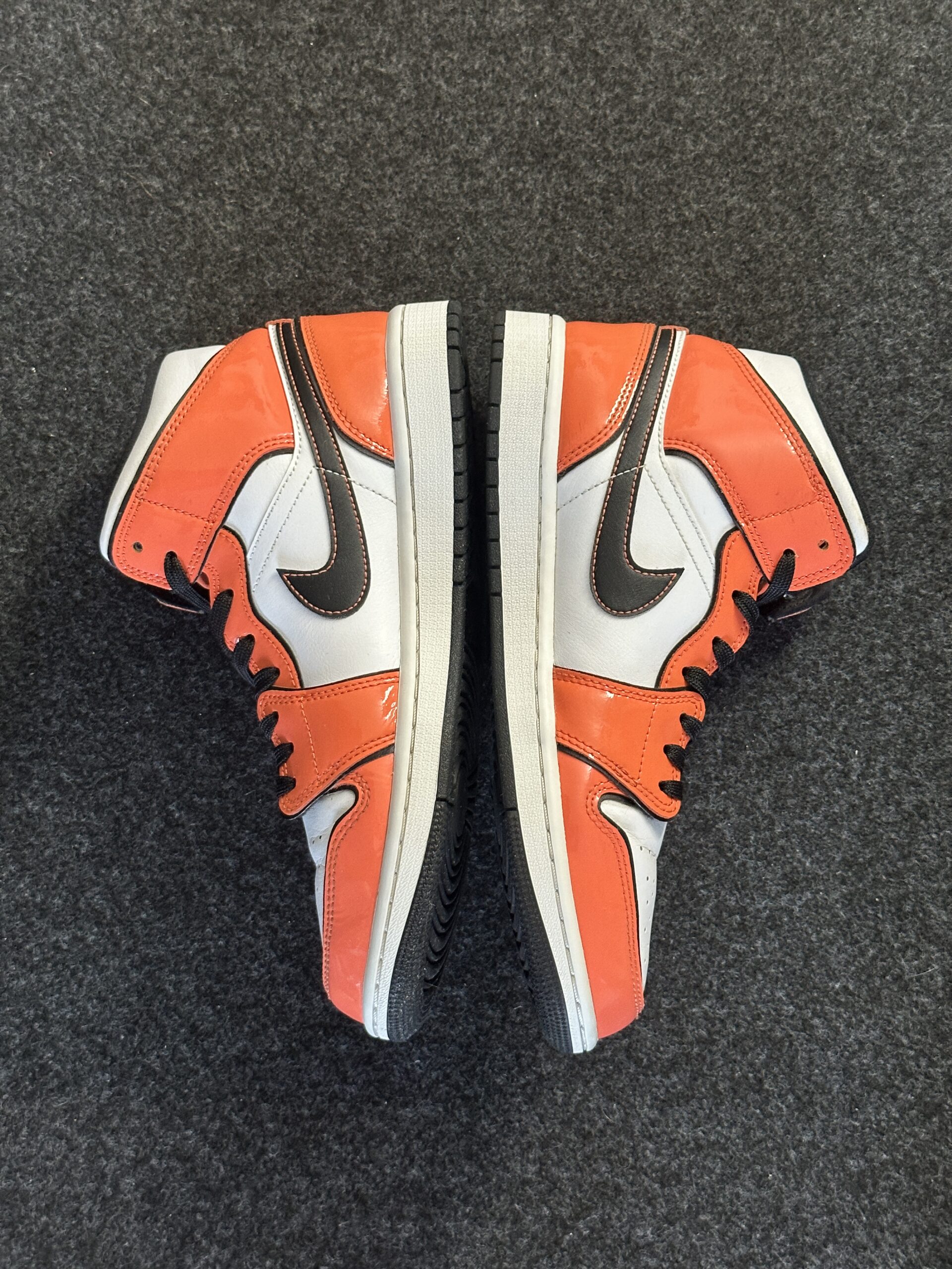 Air Jordan 1 Mid SE Turf Orange DD6834-802 taglia EU 42 vista interna