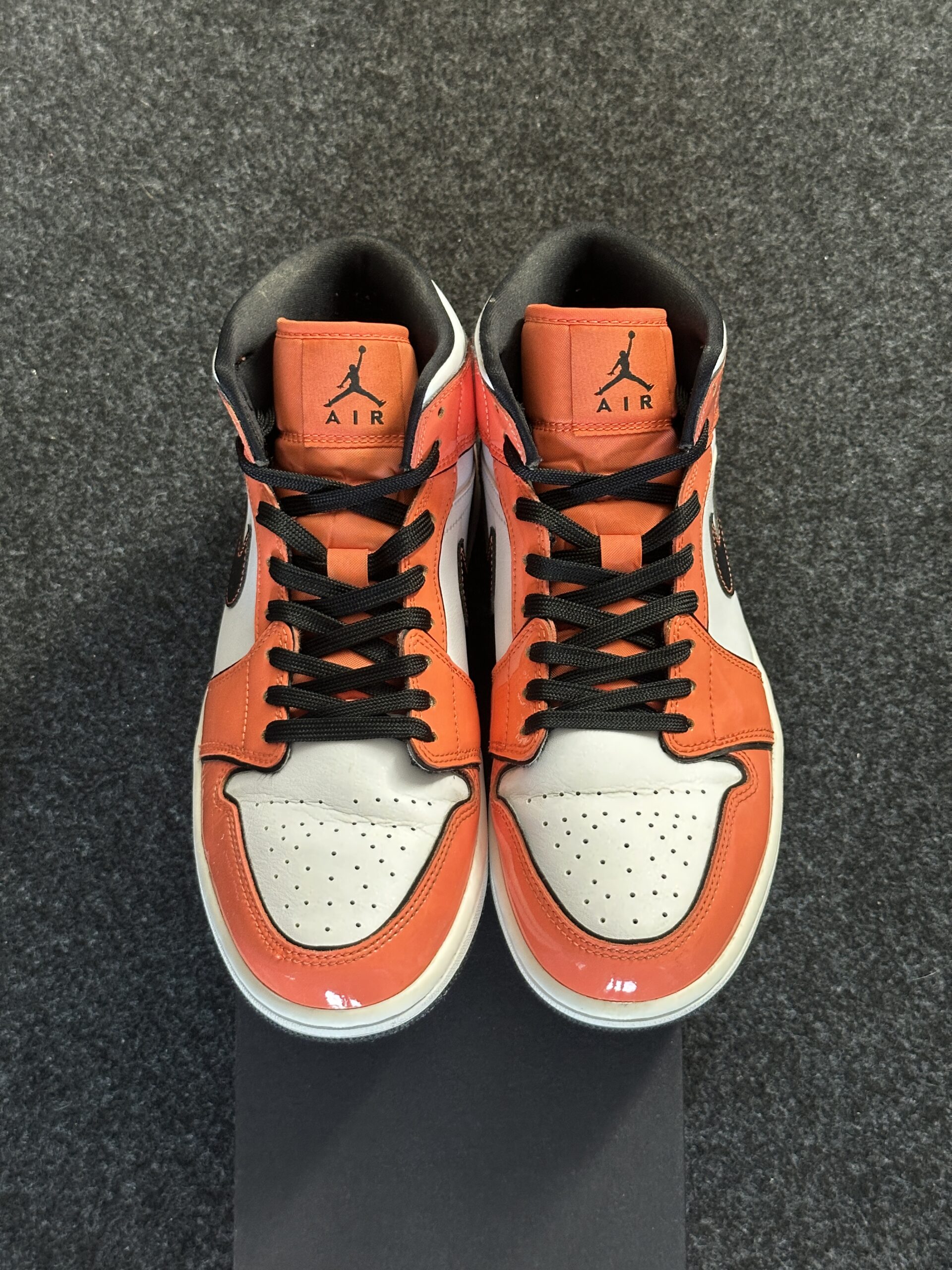 Air Jordan 1 Mid SE Turf Orange DD6834-802 taglia EU 42 vista punta
