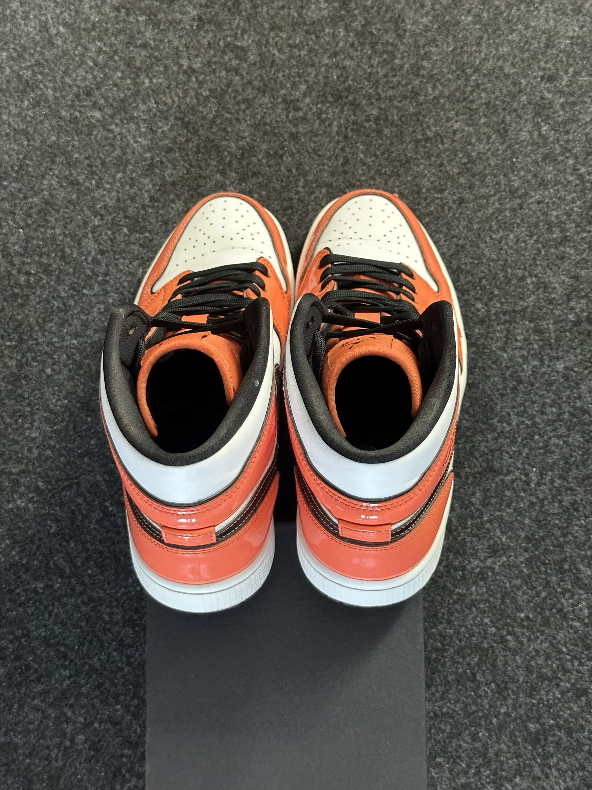 Air Jordan 1 Mid SE Turf Orange DD6834-802 taglia EU 42 vista tallone