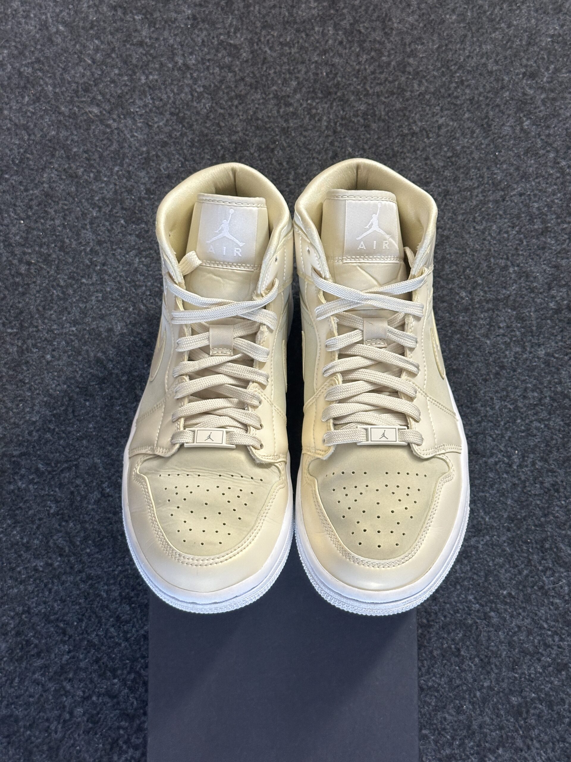 Air Jordan 1 Mid Goose Feather Yellow CK6587-200 taglia EU 40 vista punta