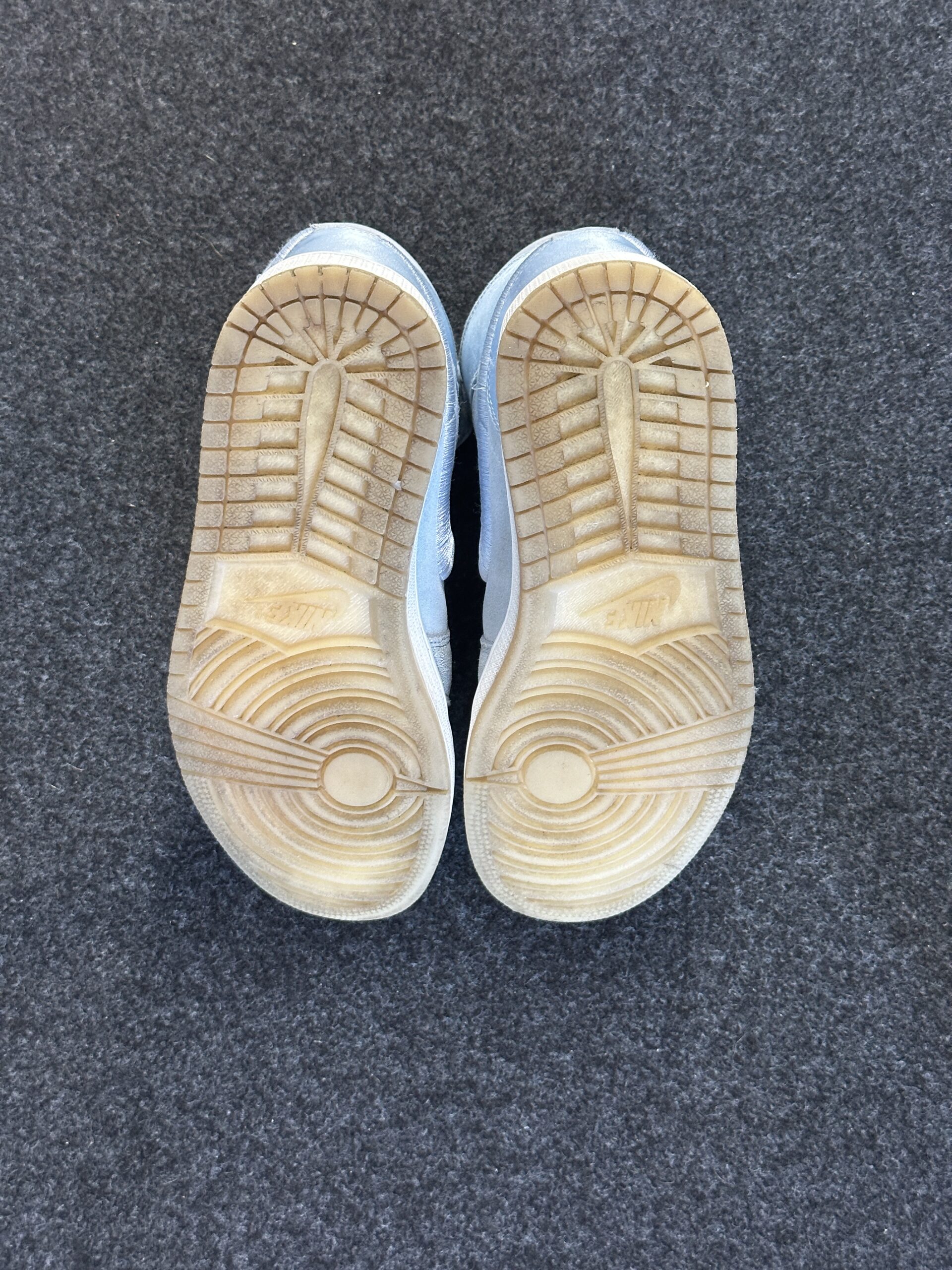 Air Jordan 1 Retro High Season of Her Hydrogen Blue AO1847-445 taglia EU 40 vista suole