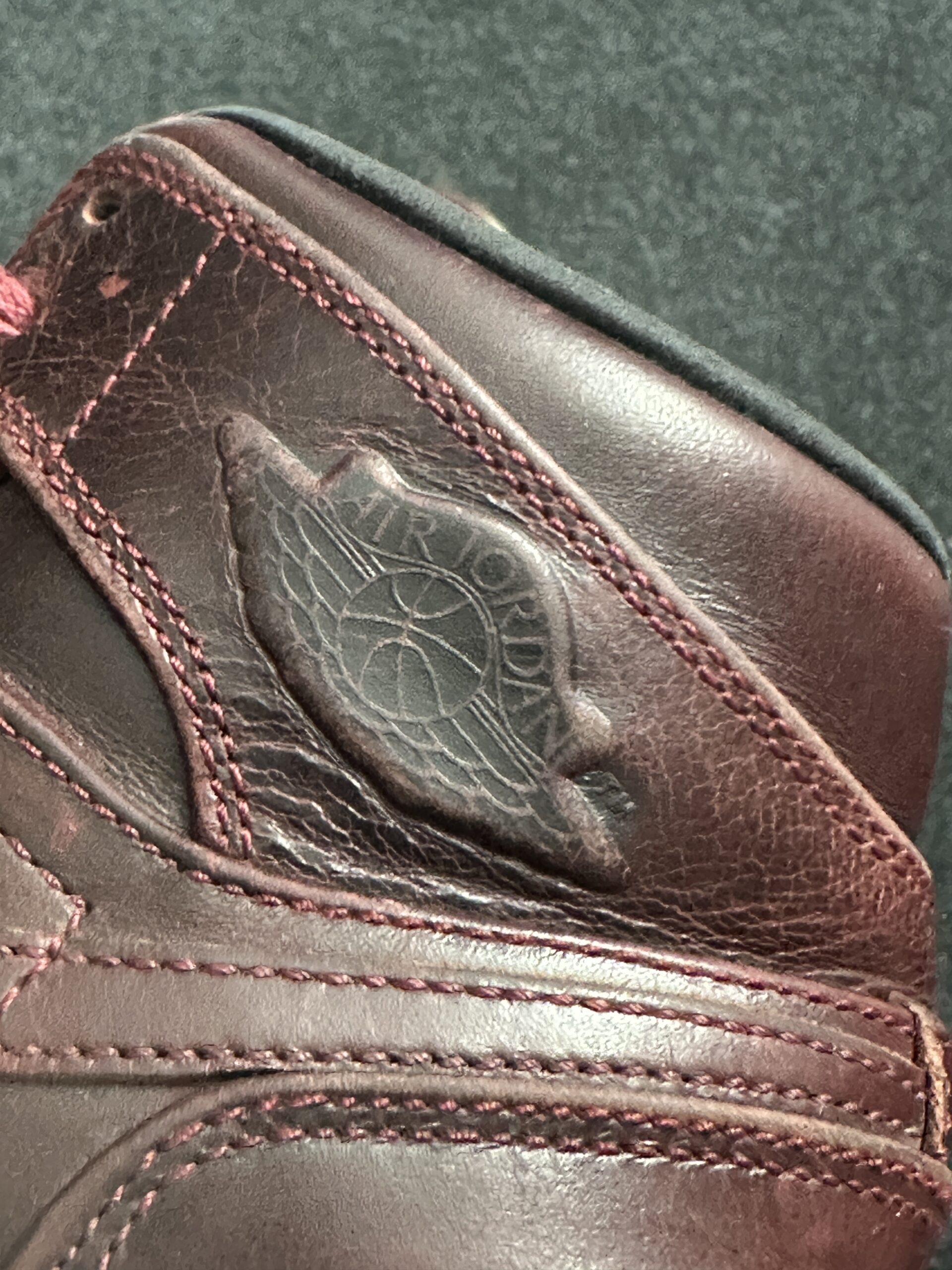 Air Jordan 1 Mid Nouveau Team Red 629151-601 taglia EU 41 vista logo