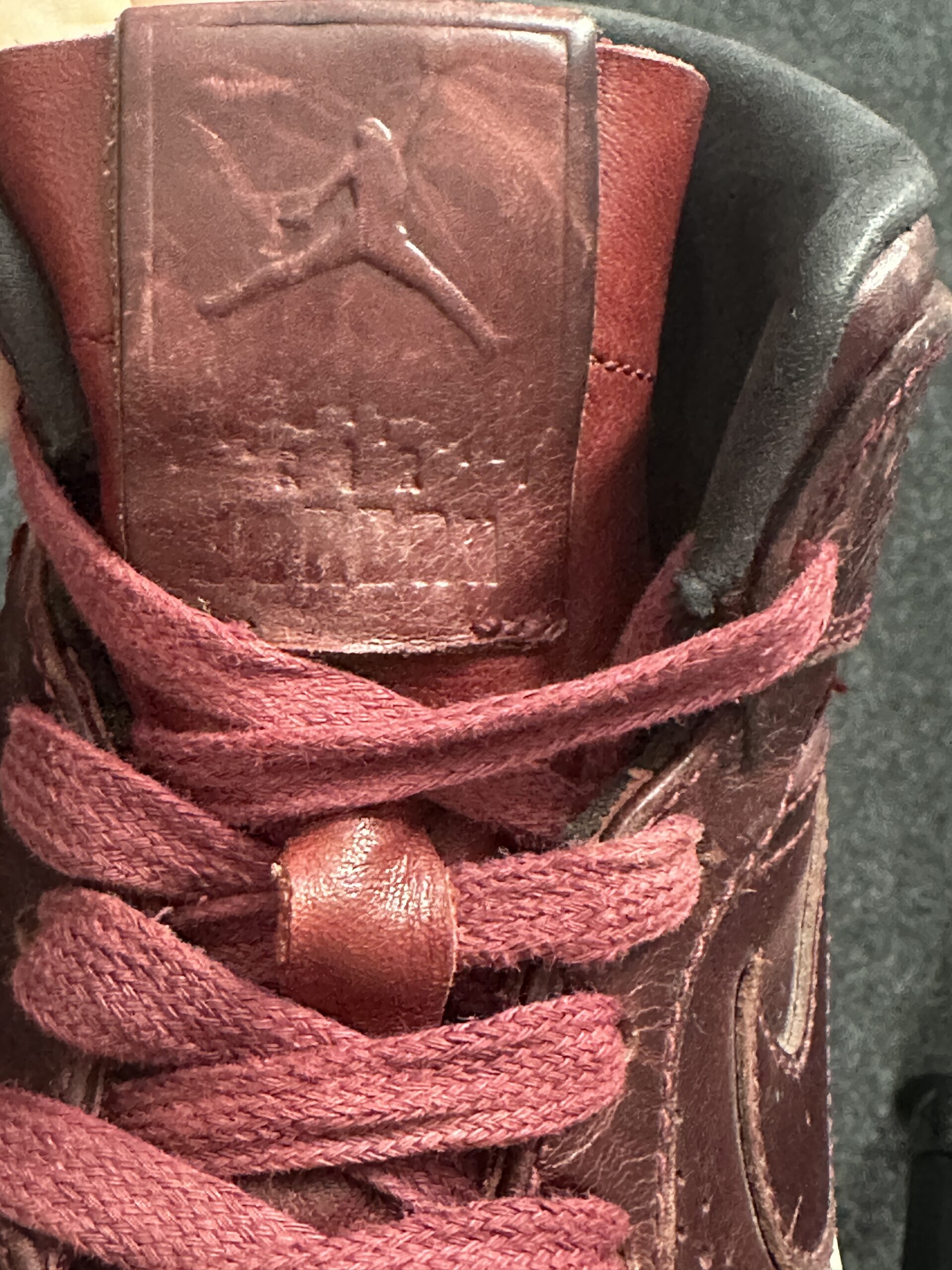 Air Jordan 1 Mid Nouveau Team Red 629151-601 taglia EU 41 vista logo 2