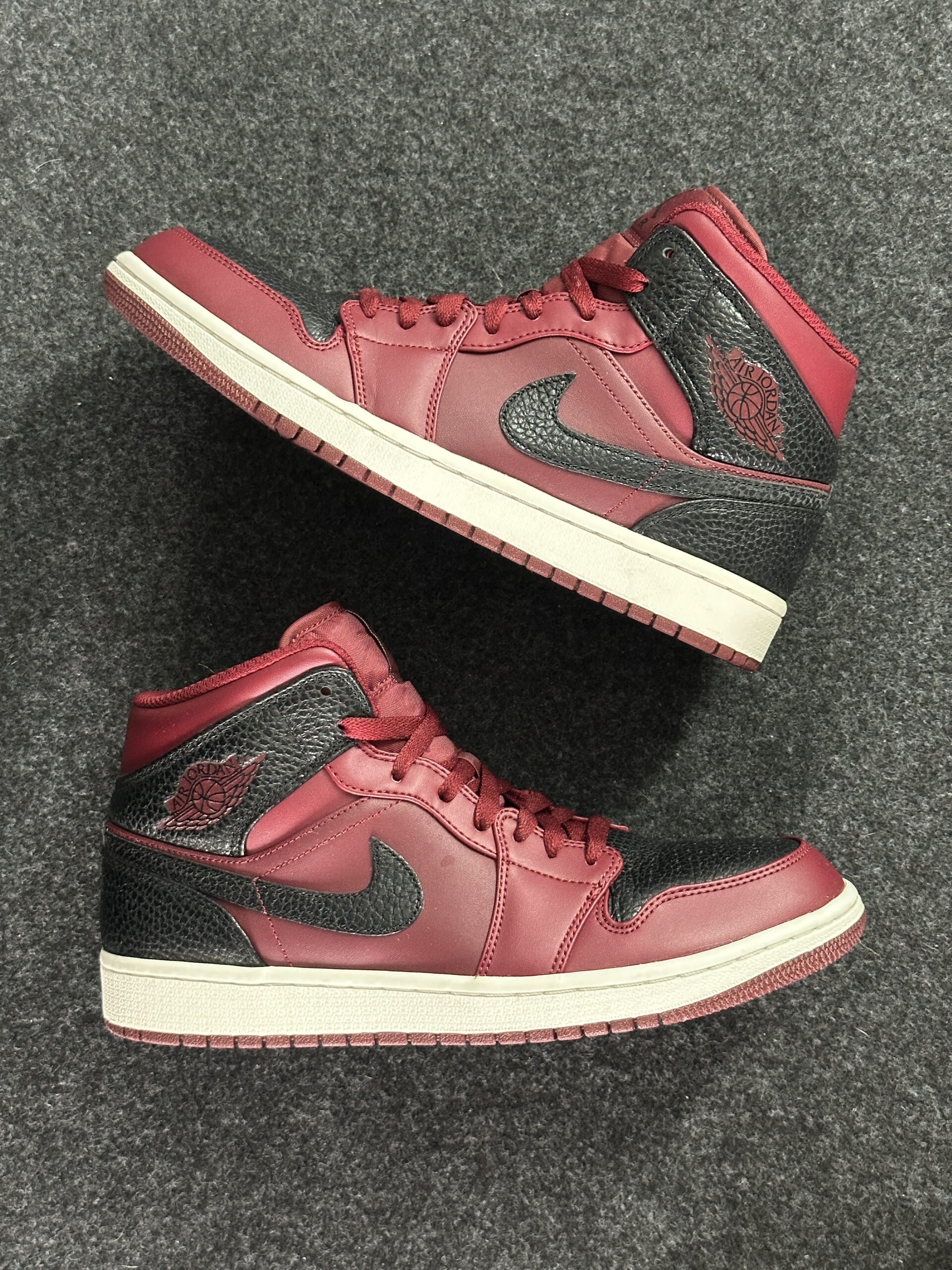 Air Jordan 1 Mid Team Red Black 554724-601 taglia EU 43 vista principale