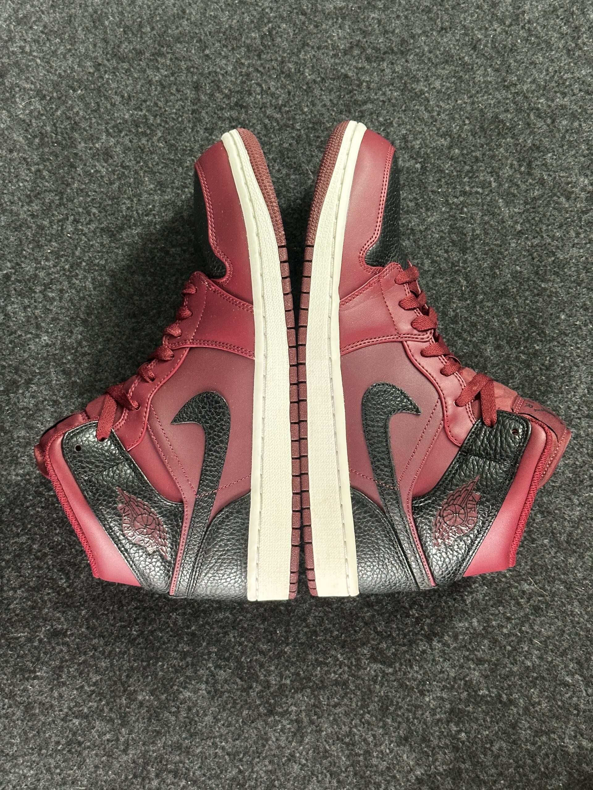 Air Jordan 1 Mid Team Red Black 554724-601 taglia EU 43 vista esterna