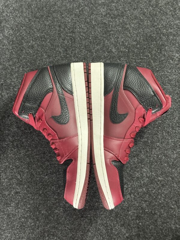 Air Jordan 1 Mid Team Red Black 554724-601 taglia EU 43 vista interna