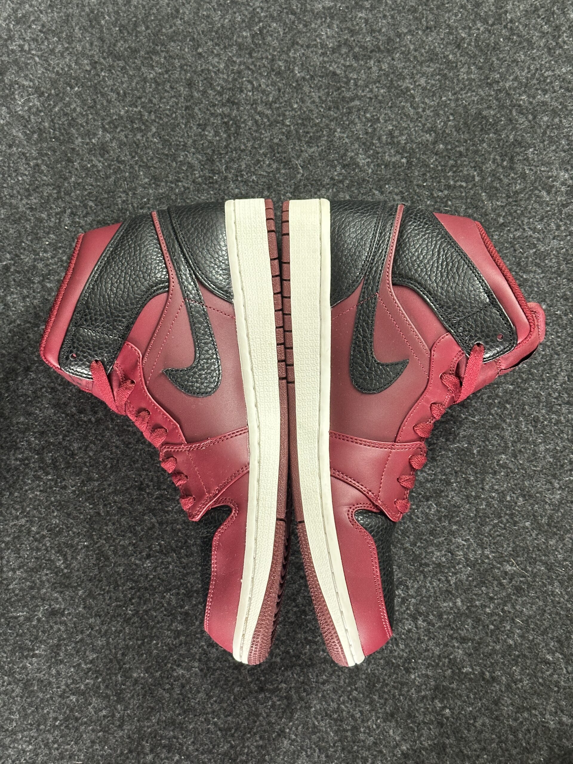 Air Jordan 1 Mid Team Red Black 554724-601 taglia EU 43 vista interna