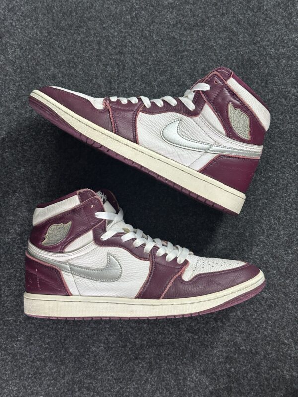 Air Jordan 1 Retro High OG Bordeaux 555088-611 taglia EU 43 vista principale