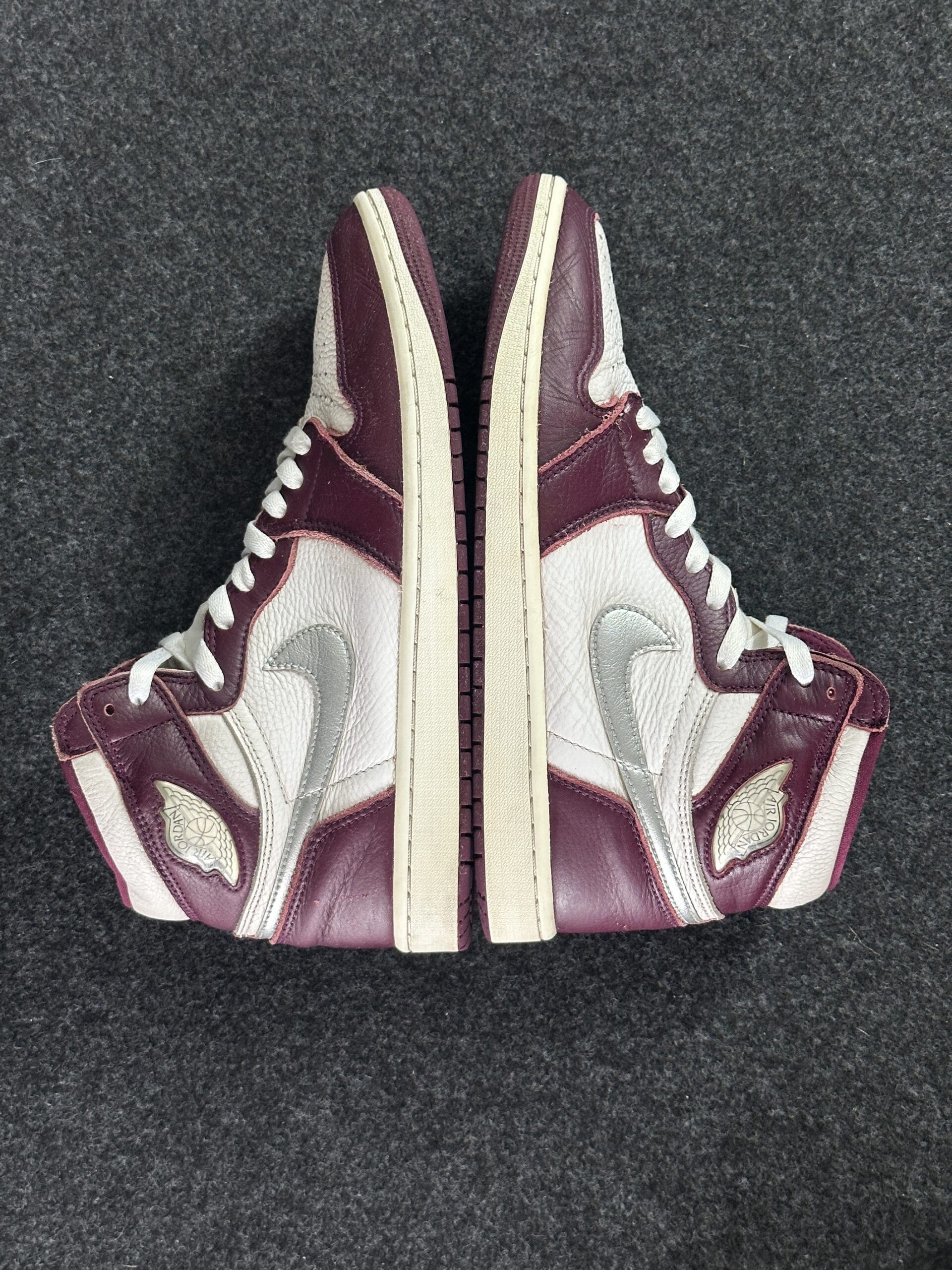 Air Jordan 1 Retro High OG Bordeaux 555088-611 taglia EU 43 vista esterna