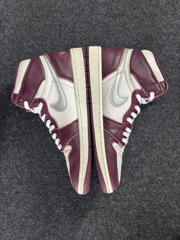 Air Jordan 1 Retro High OG Bordeaux 555088-611 taglia EU 43 vista interna