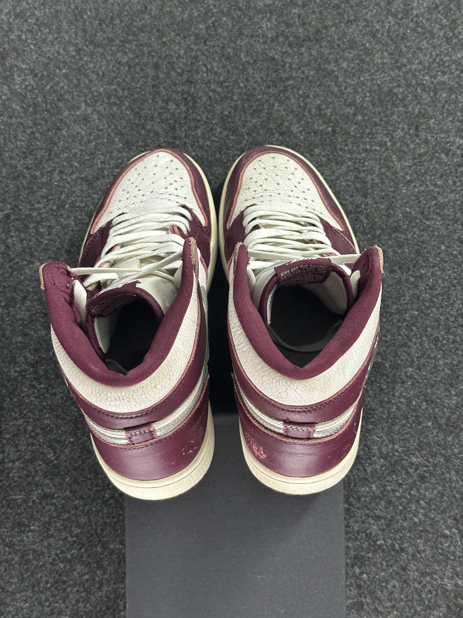 Air Jordan 1 Retro High OG Bordeaux 555088-611 taglia EU 43 vista tallone