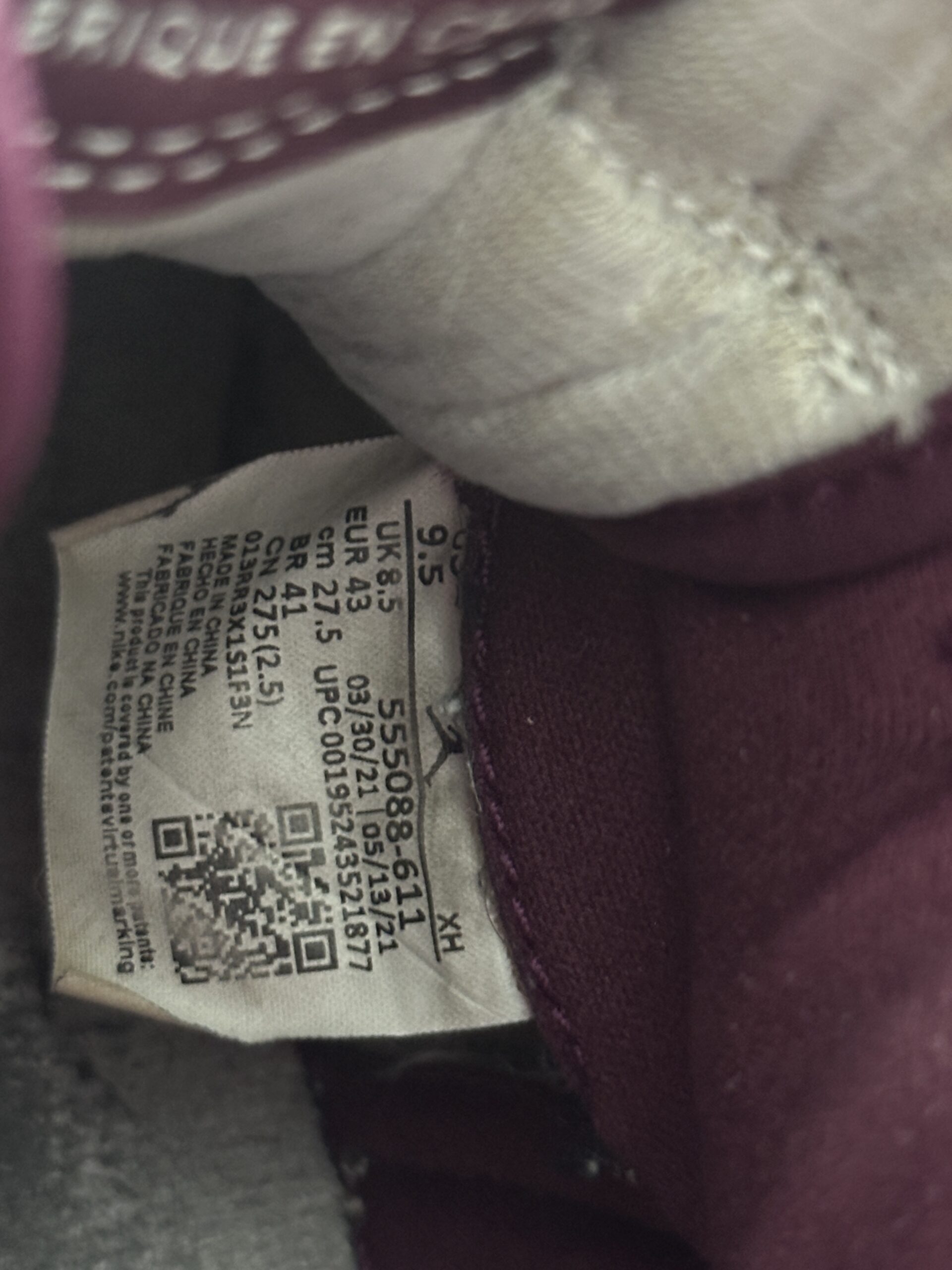 Air Jordan 1 Retro High OG Bordeaux 555088-611 taglia EU 43 vista label