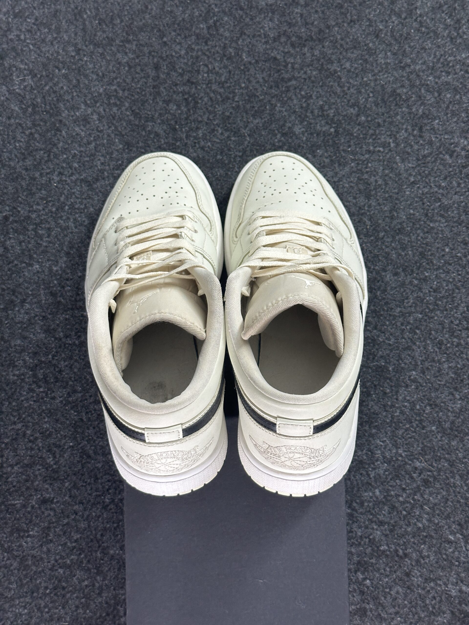Air Jordan 1 Low Coconut Milk DC0774-121 taglia EU 42.5 vista tallone