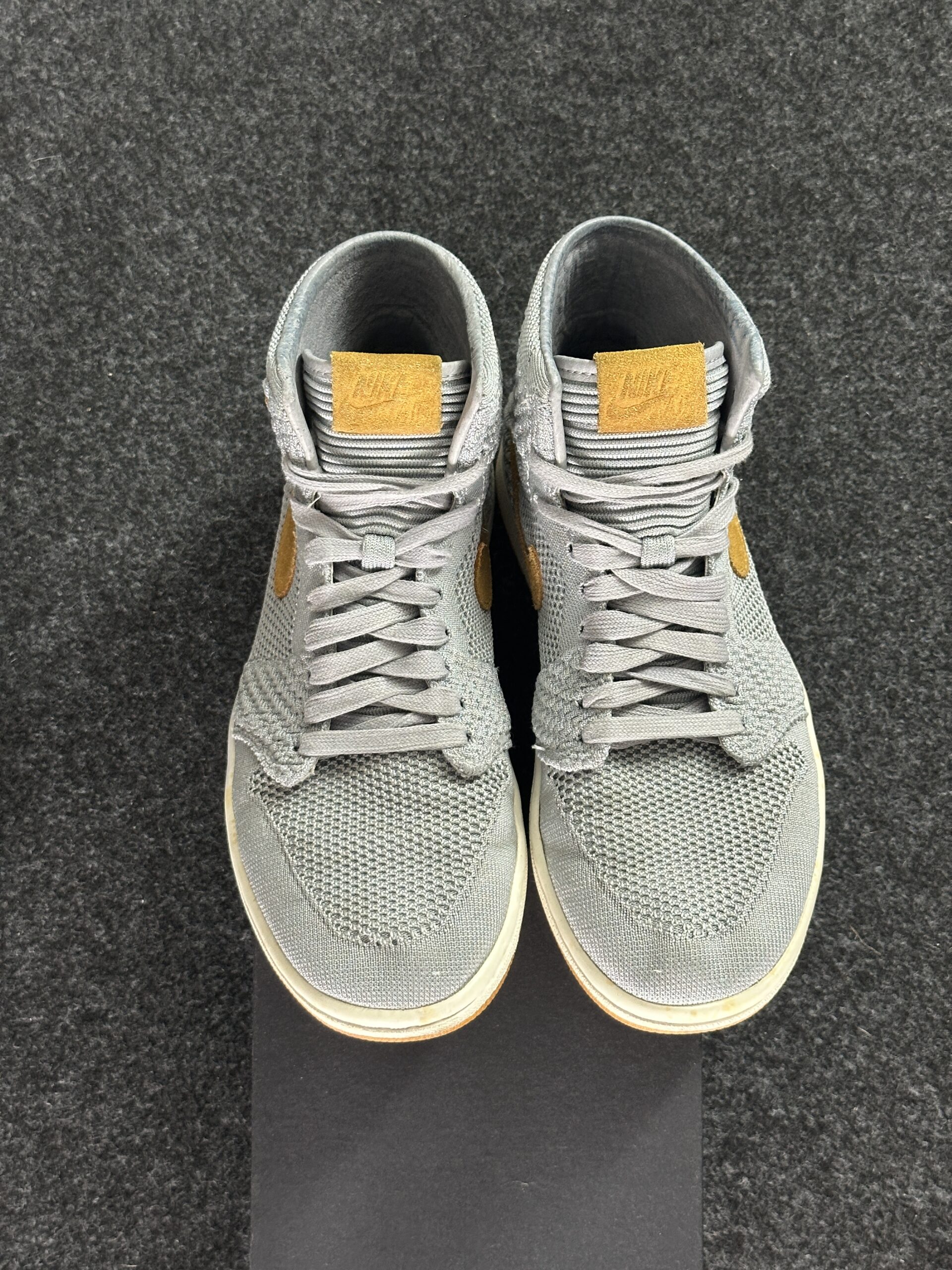 Air Jordan 1 Retro High OG Flyknit Wolf Grey 919704-025 taglia EU 40 vista punta