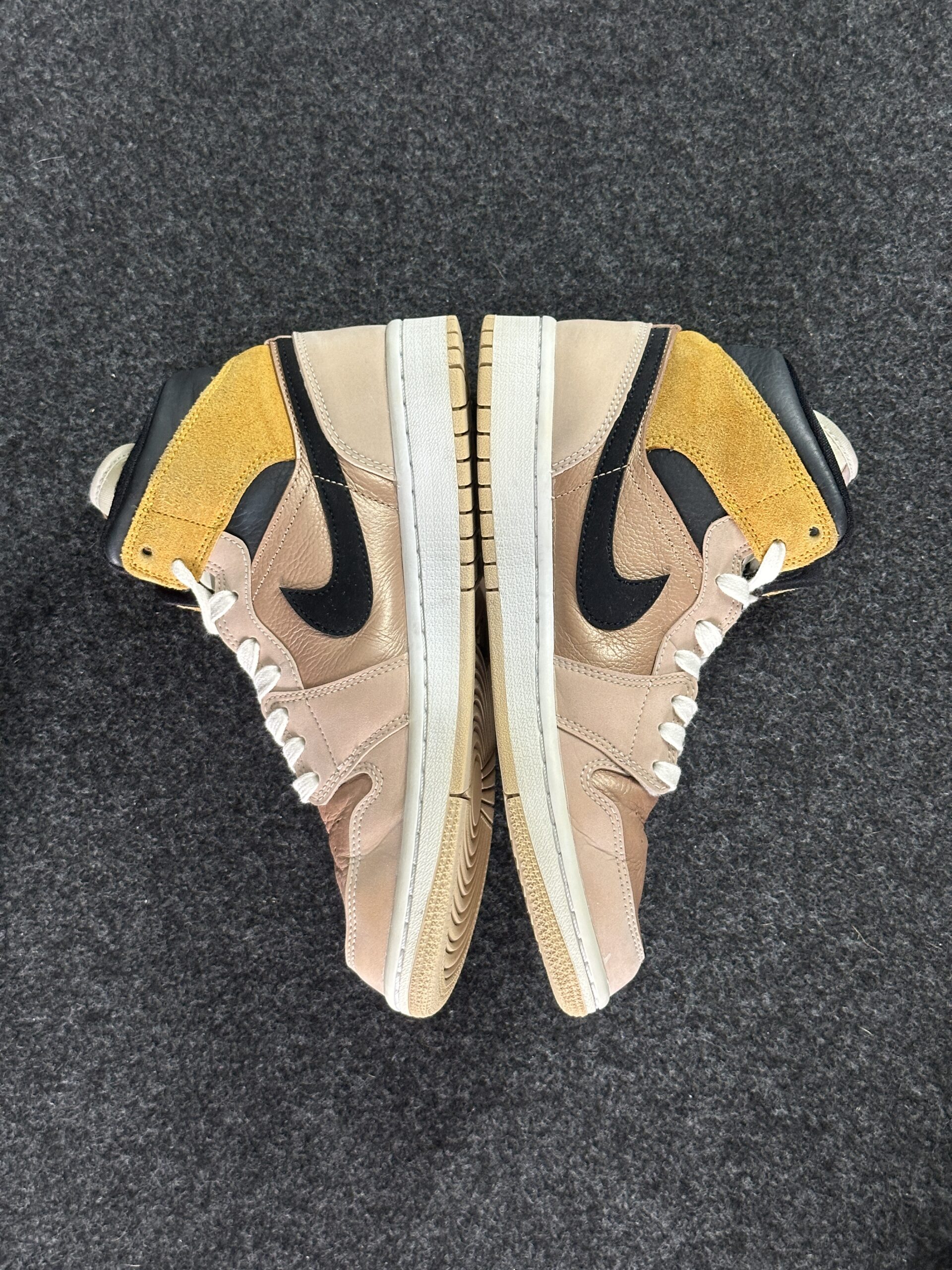 Air Jordan 1 Mid SE Particle Beige DD2224-200 taglia EU 39 vista interna