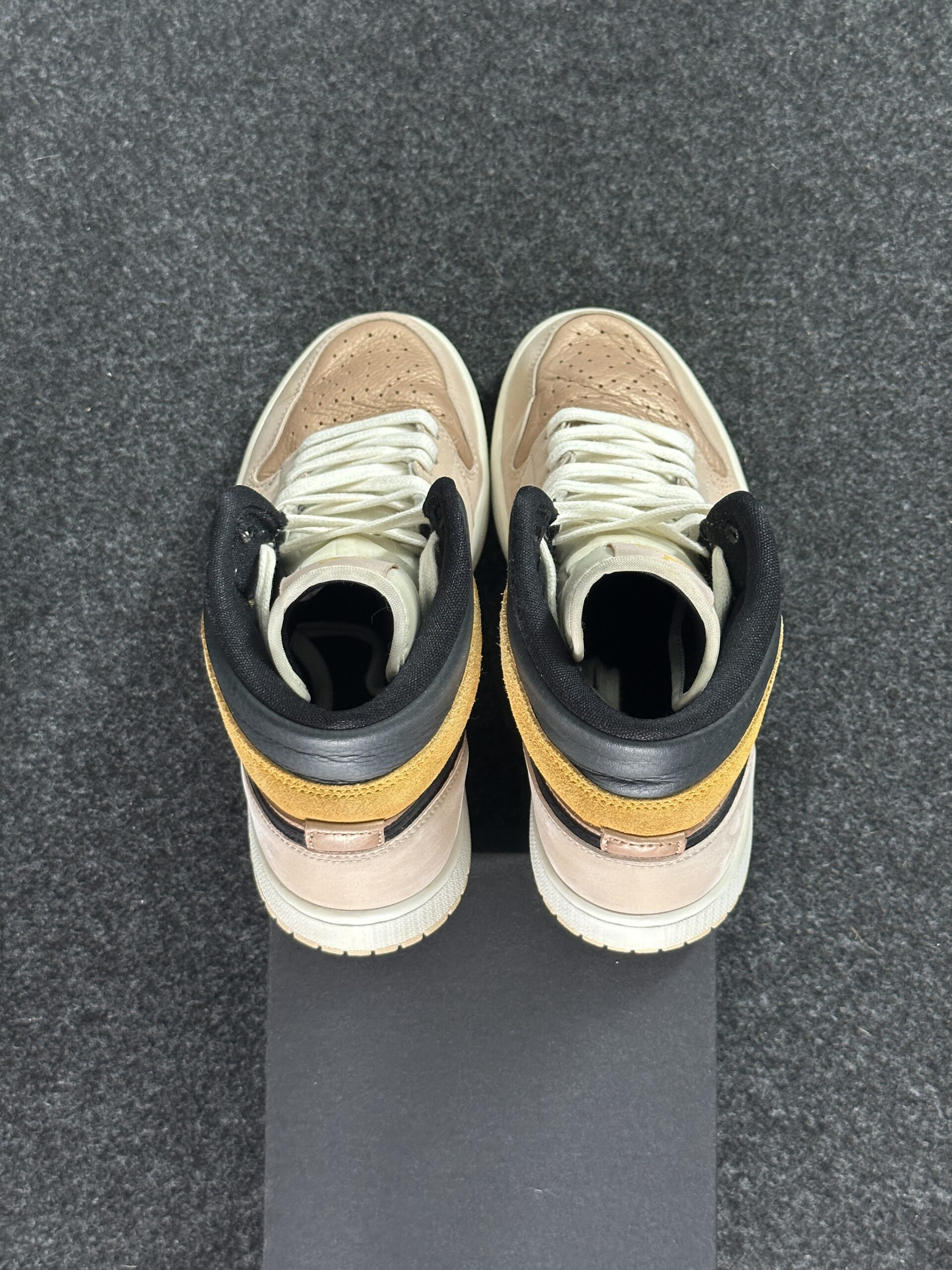 Air Jordan 1 Mid SE Particle Beige DD2224-200 taglia EU 39 vista tallone