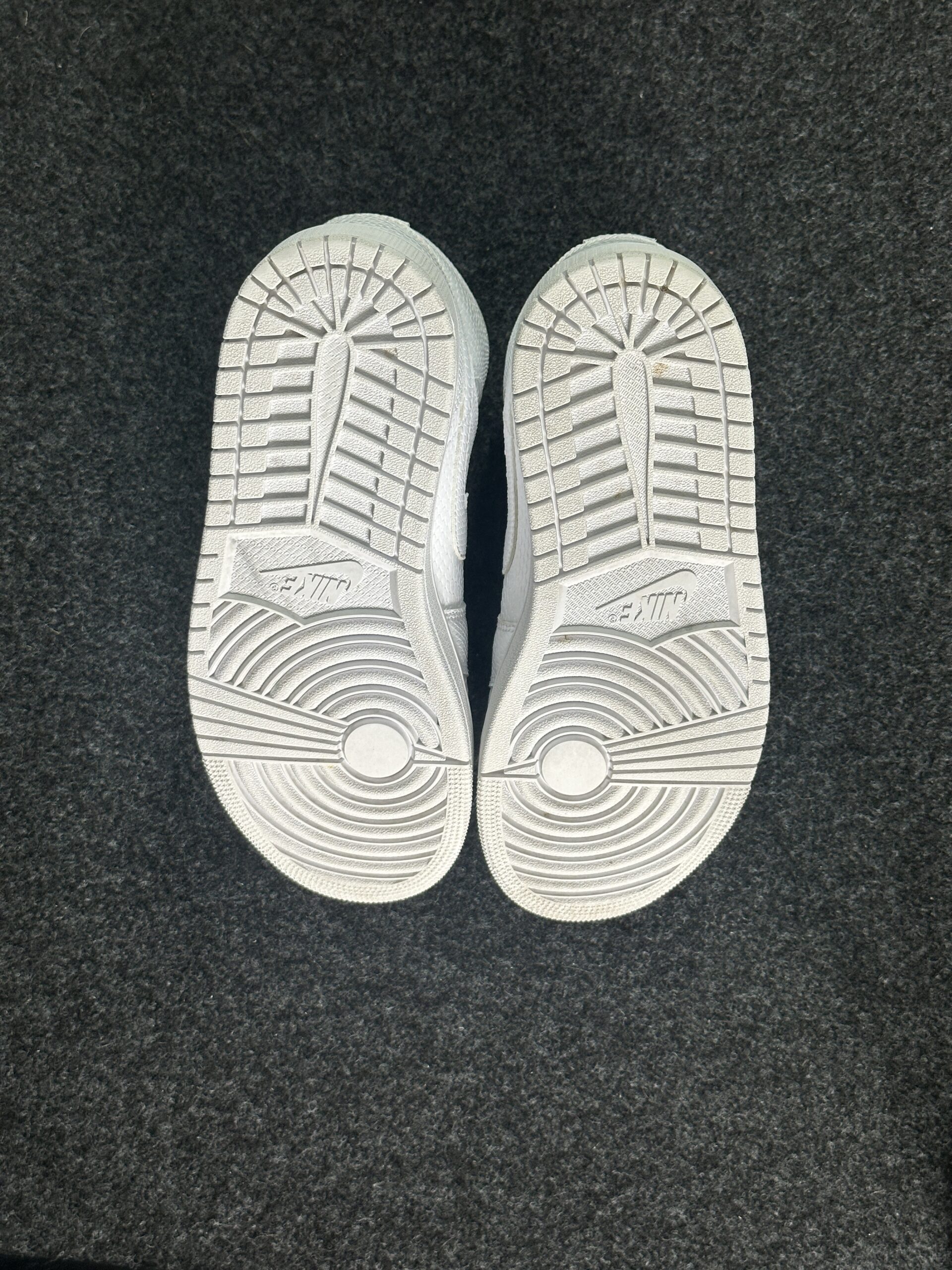 Air Jordan 1 Mid White Snakeskin BQ6472-110 taglia EU 40 vista suola