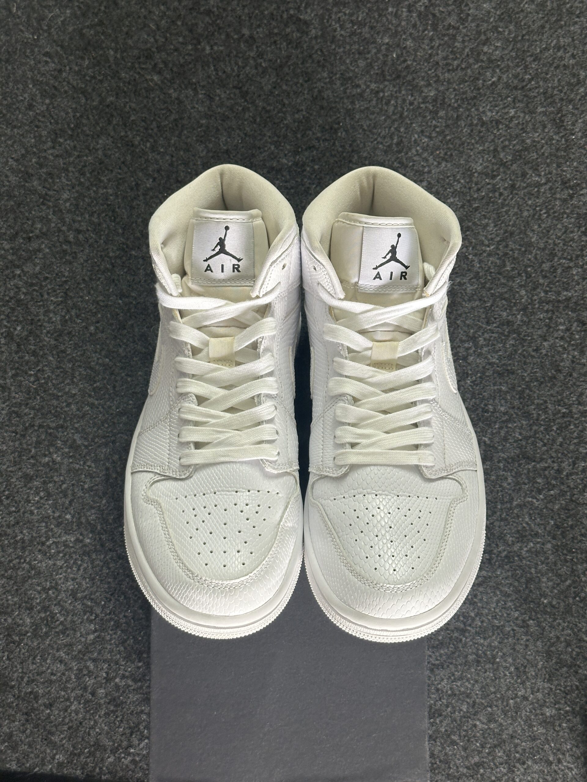 Air Jordan 1 Mid White Snakeskin BQ6472-110 taglia EU 40 vista punta