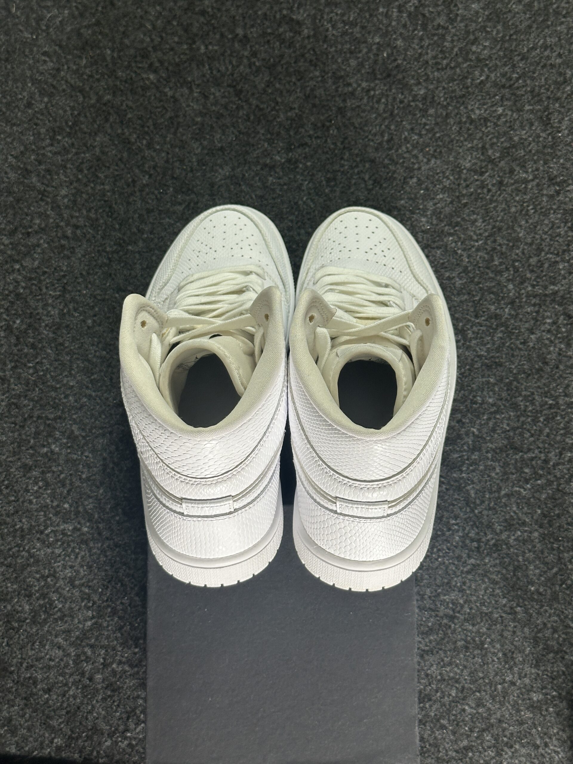 Air Jordan 1 Mid White Snakeskin BQ6472-110 taglia EU 40 vista tallone