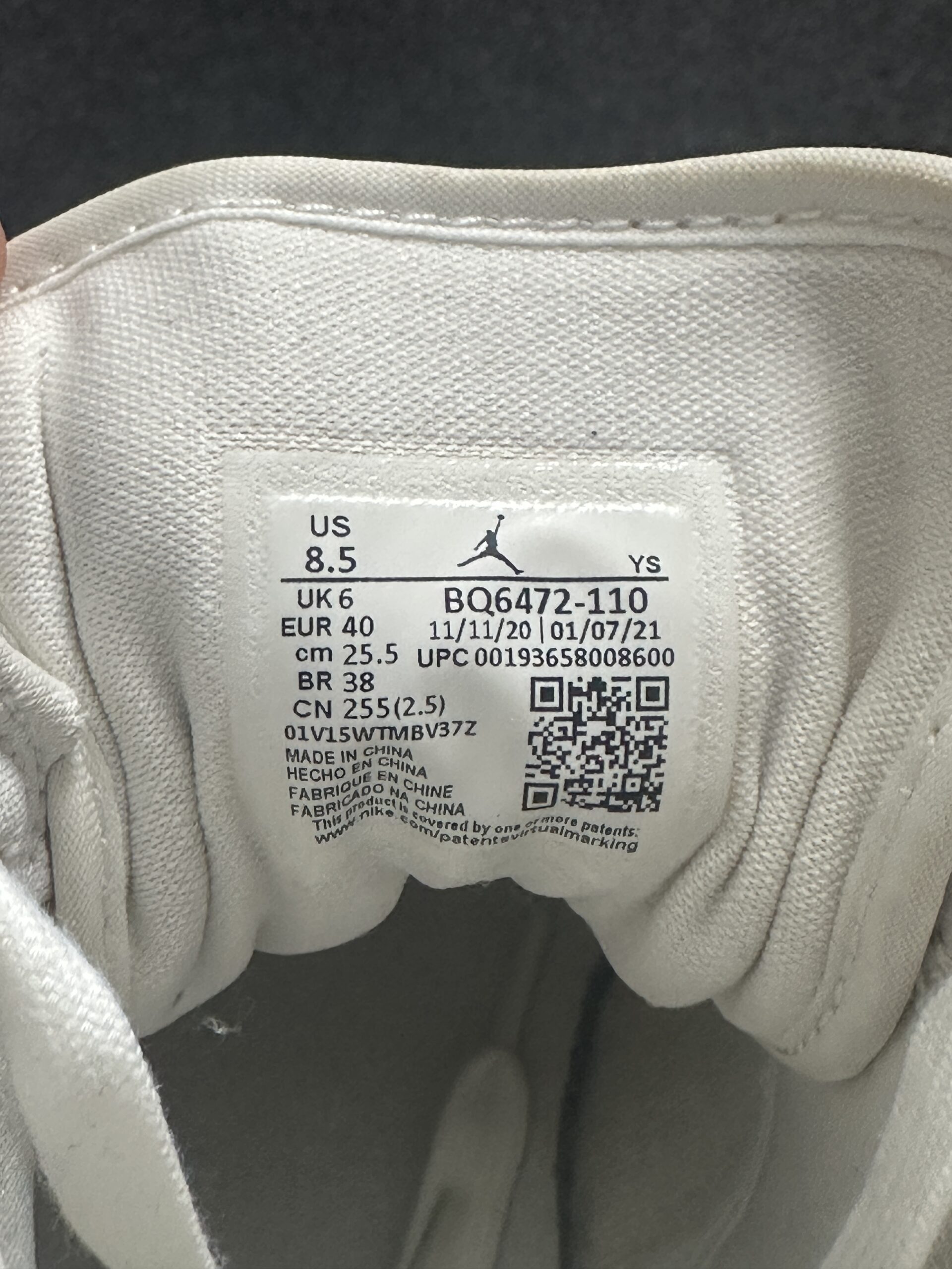 Air Jordan 1 Mid White Snakeskin BQ6472-110 taglia EU 40 vista label