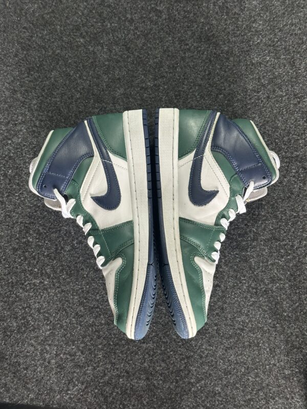 Air Jordan 1 Mid SE Noble Green DZ5326-300 taglia EU 40.5 vista interna