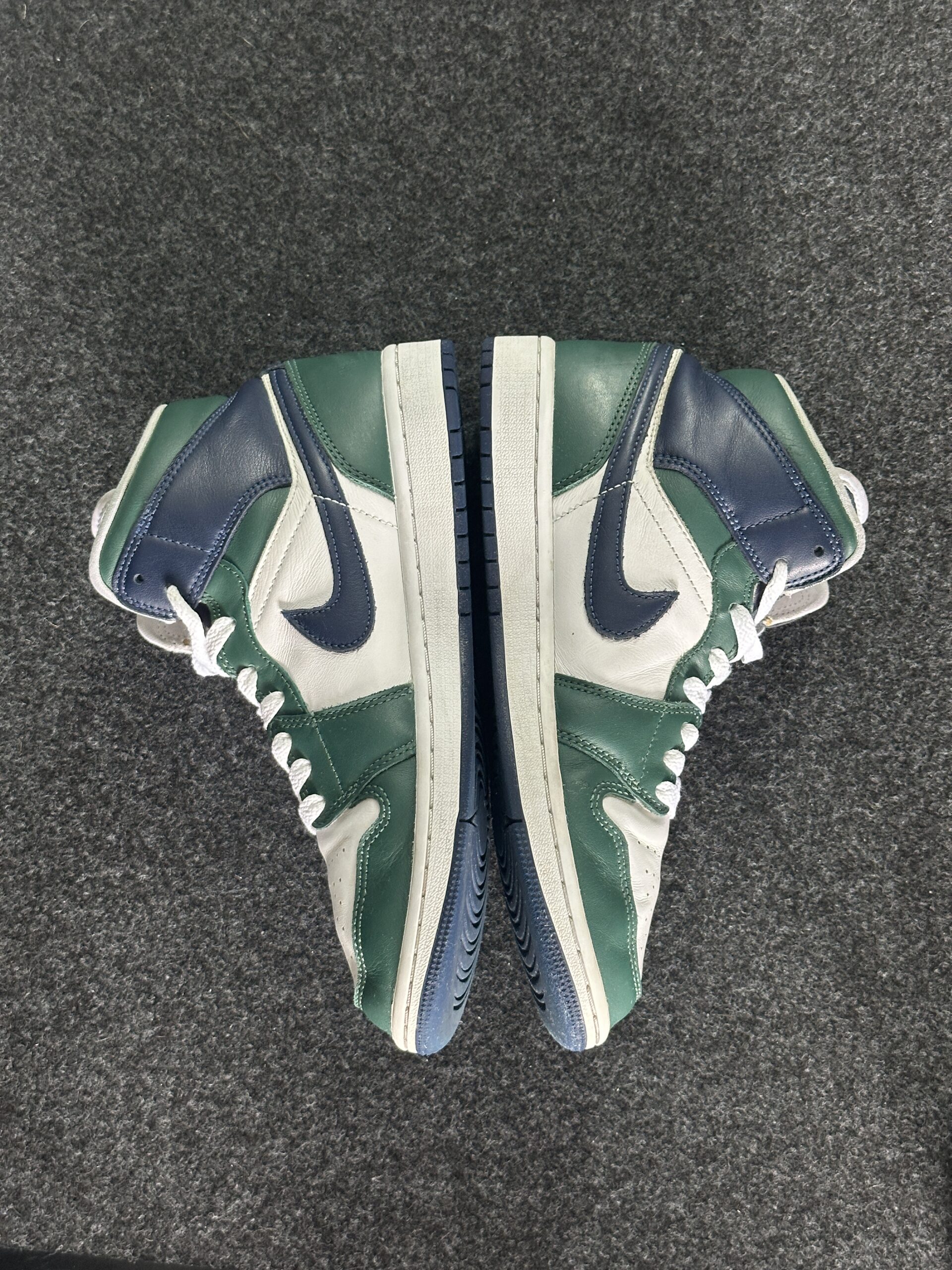 Air Jordan 1 Mid SE Noble Green DZ5326-300 taglia EU 40.5 vista interna