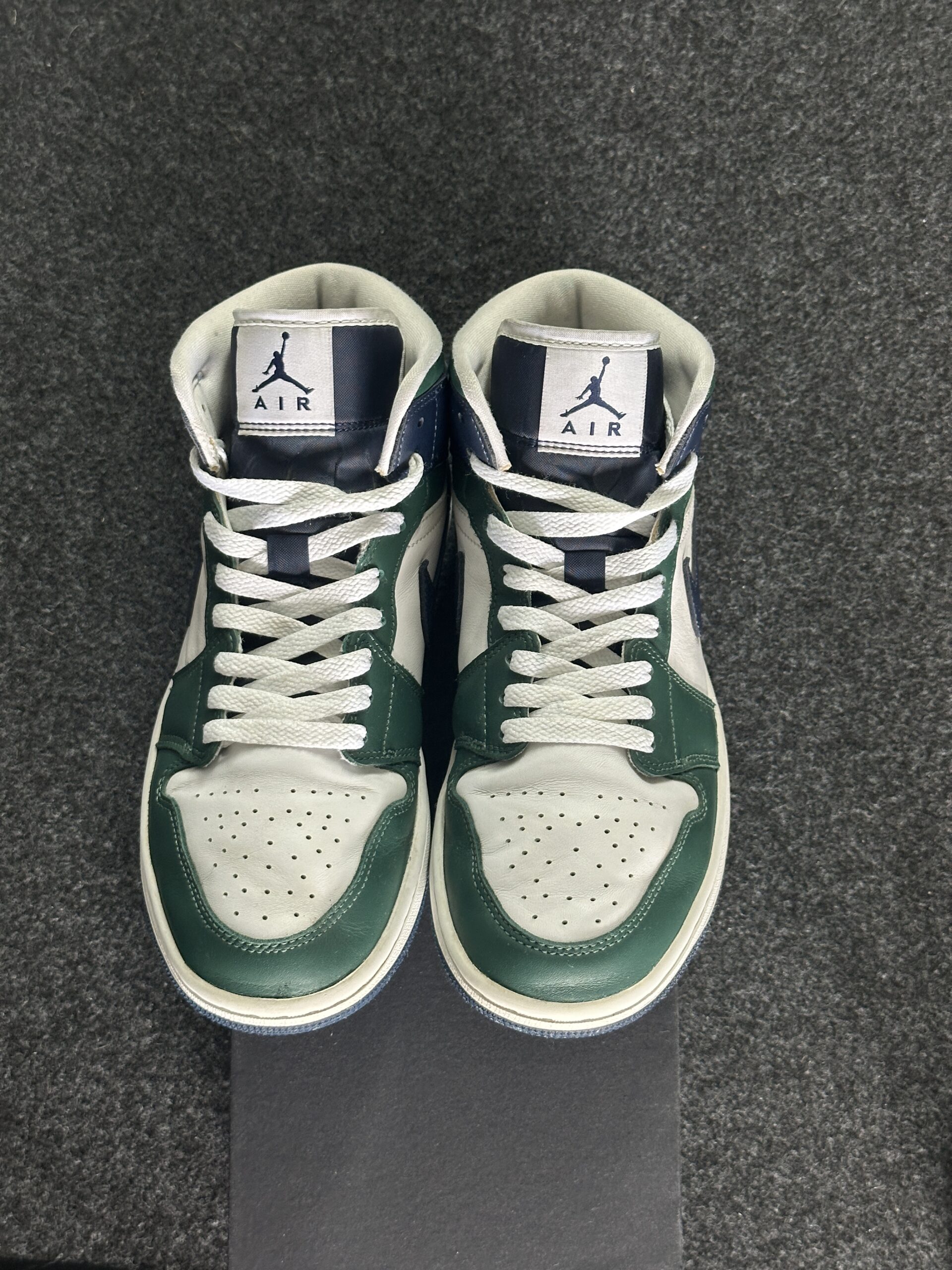 Air Jordan 1 Mid SE Noble Green DZ5326-300 taglia EU 40.5 vista punta