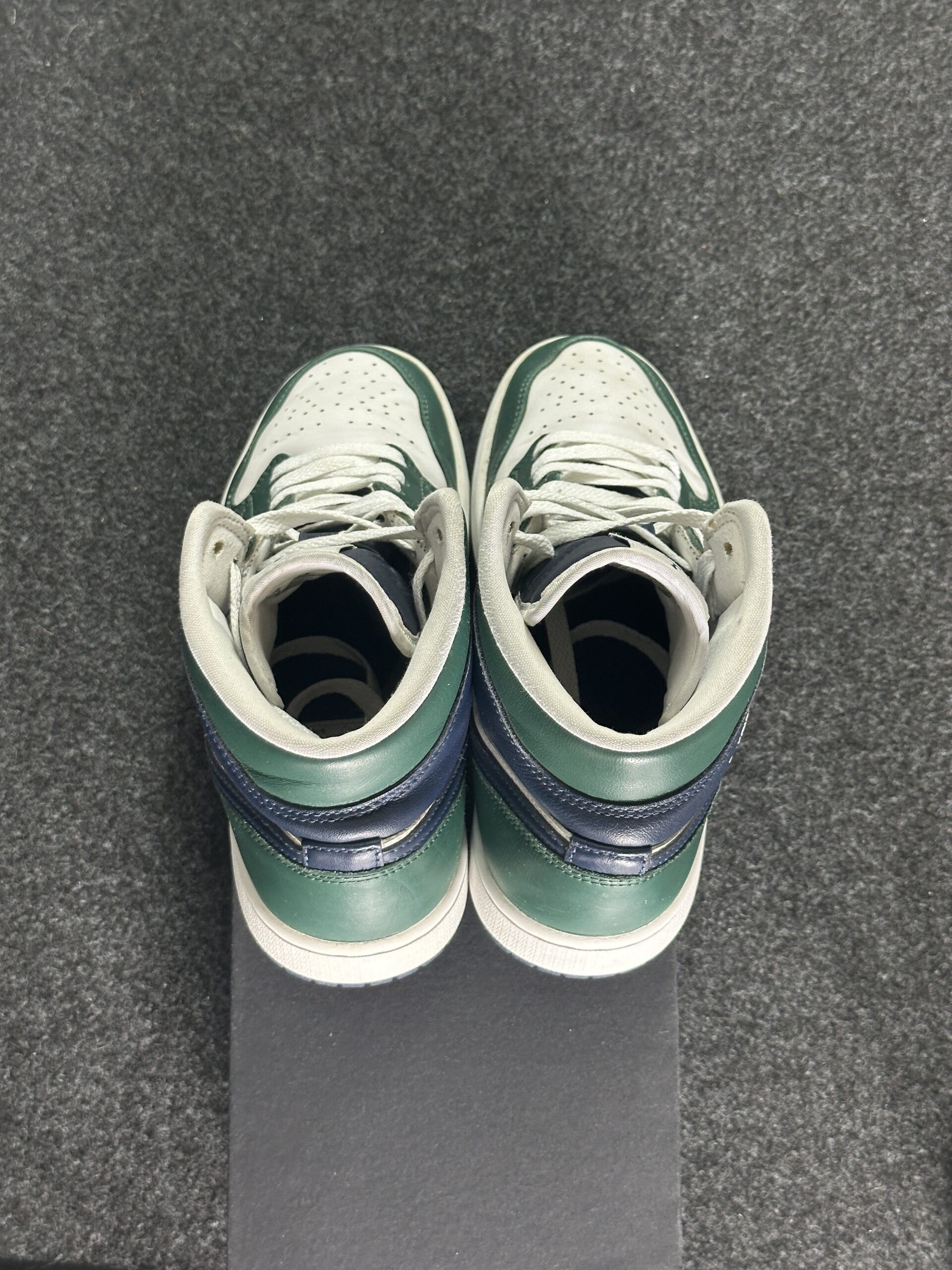 Air Jordan 1 Mid SE Noble Green DZ5326-300 taglia EU 40.5 vista tallone