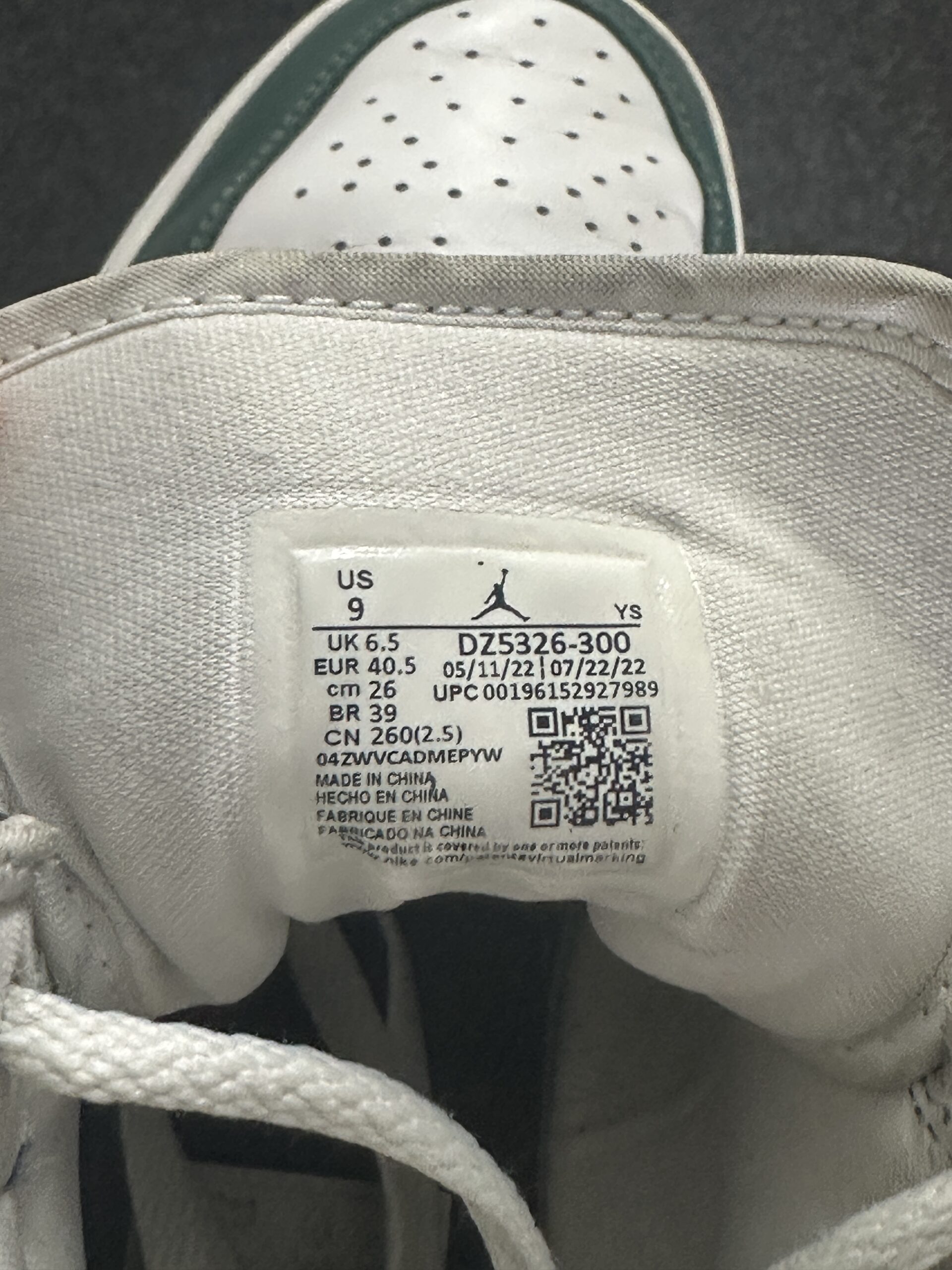 Air Jordan 1 Mid SE Noble Green DZ5326-300 taglia EU 40.5 vista label