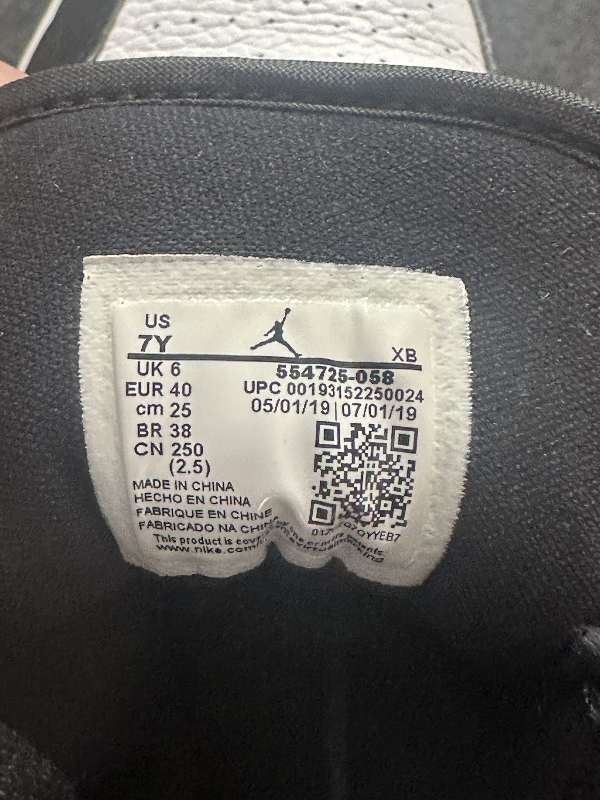 Air Jordan 1 Mid Shattered Backboard 554725-058 taglia EU 40 vista label