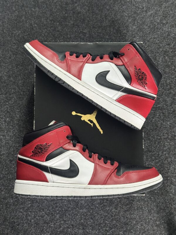 Air Jordan 1 Mid Chicago Black Toe 554724-069 taglia EU 41 vista principale