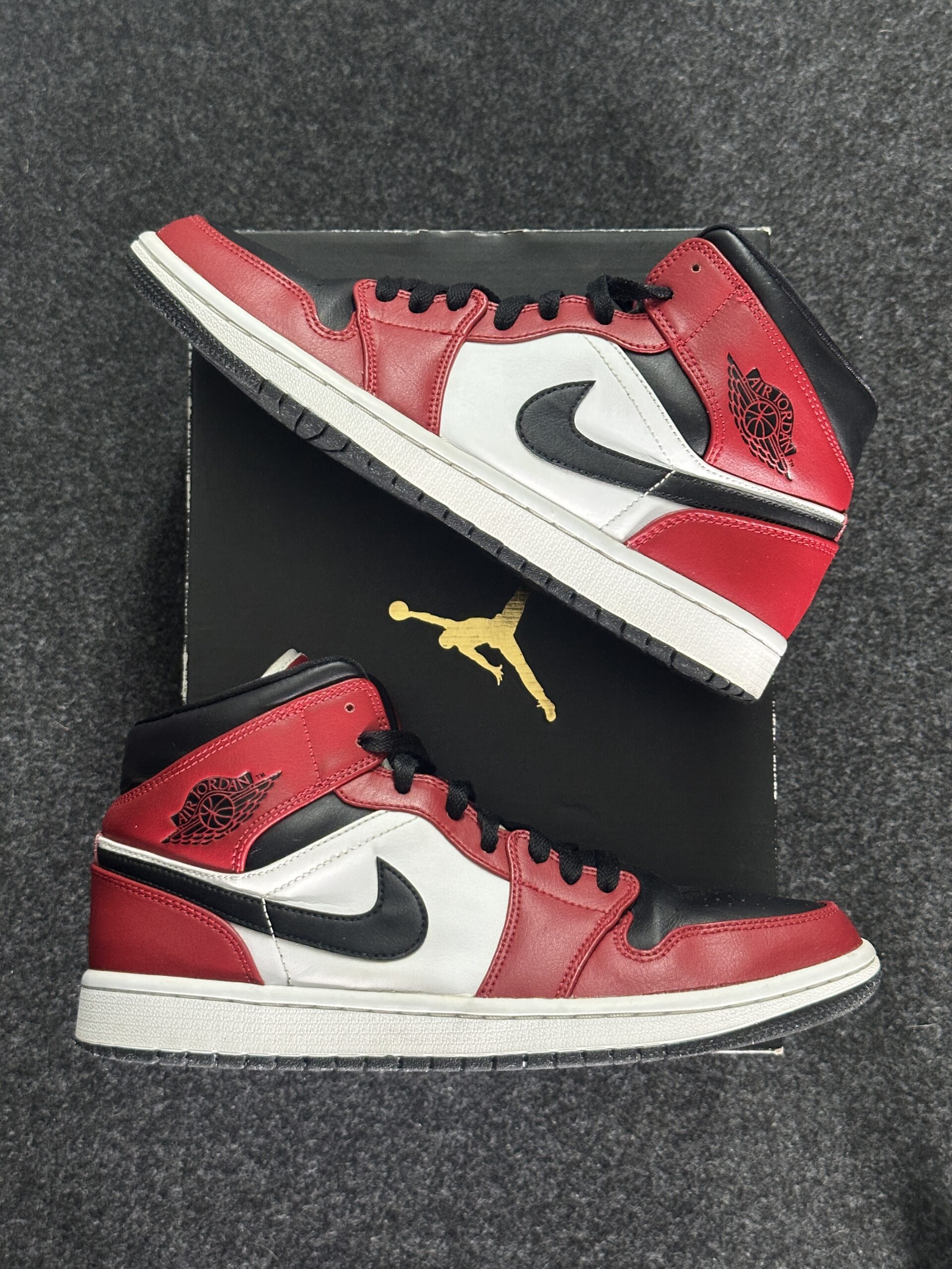 Air Jordan 1 Mid Chicago Black Toe 554724-069 taglia EU 41 vista principale