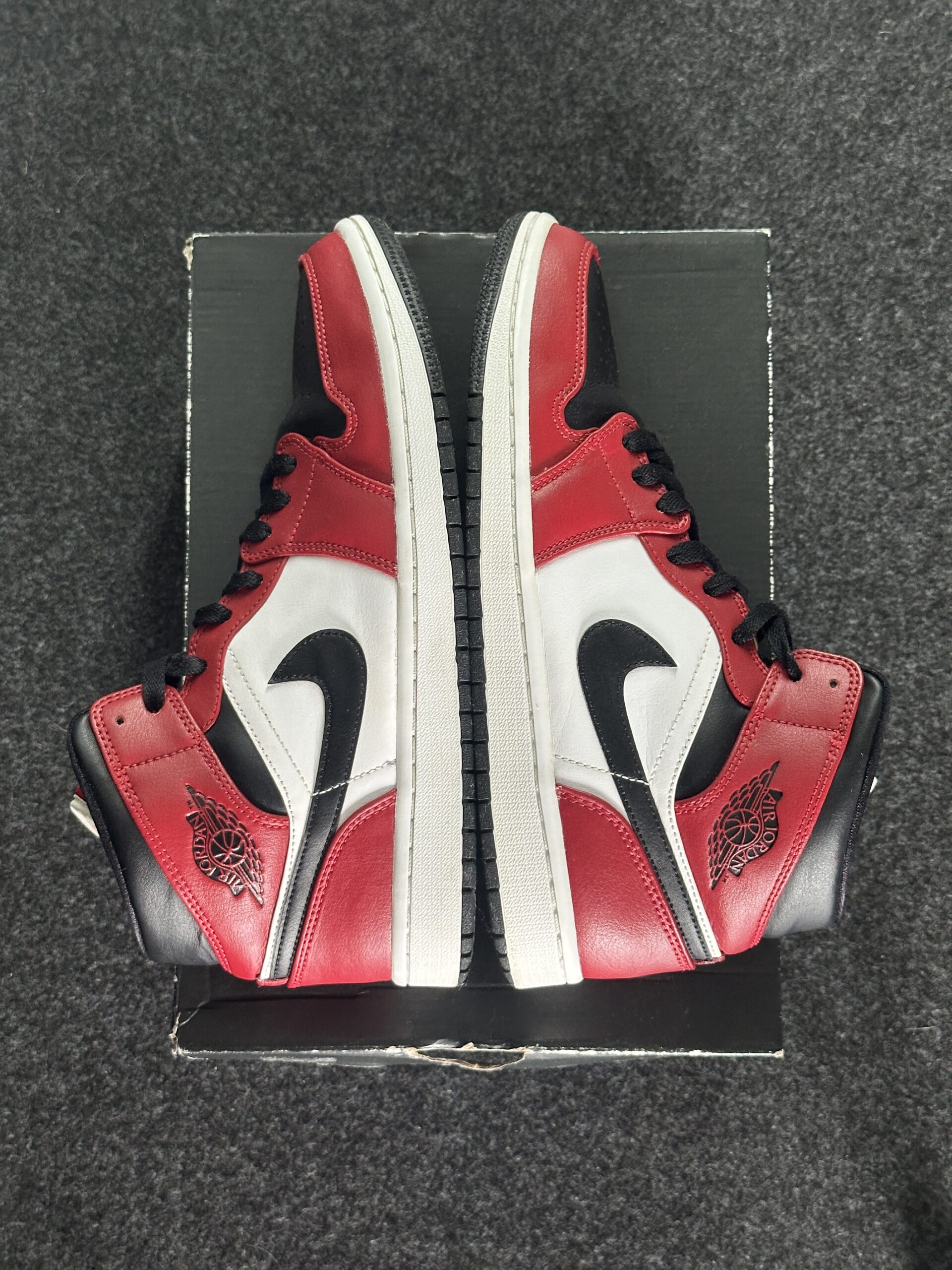 Air Jordan 1 Mid Chicago Black Toe 554724-069 taglia EU 41 vista esterna