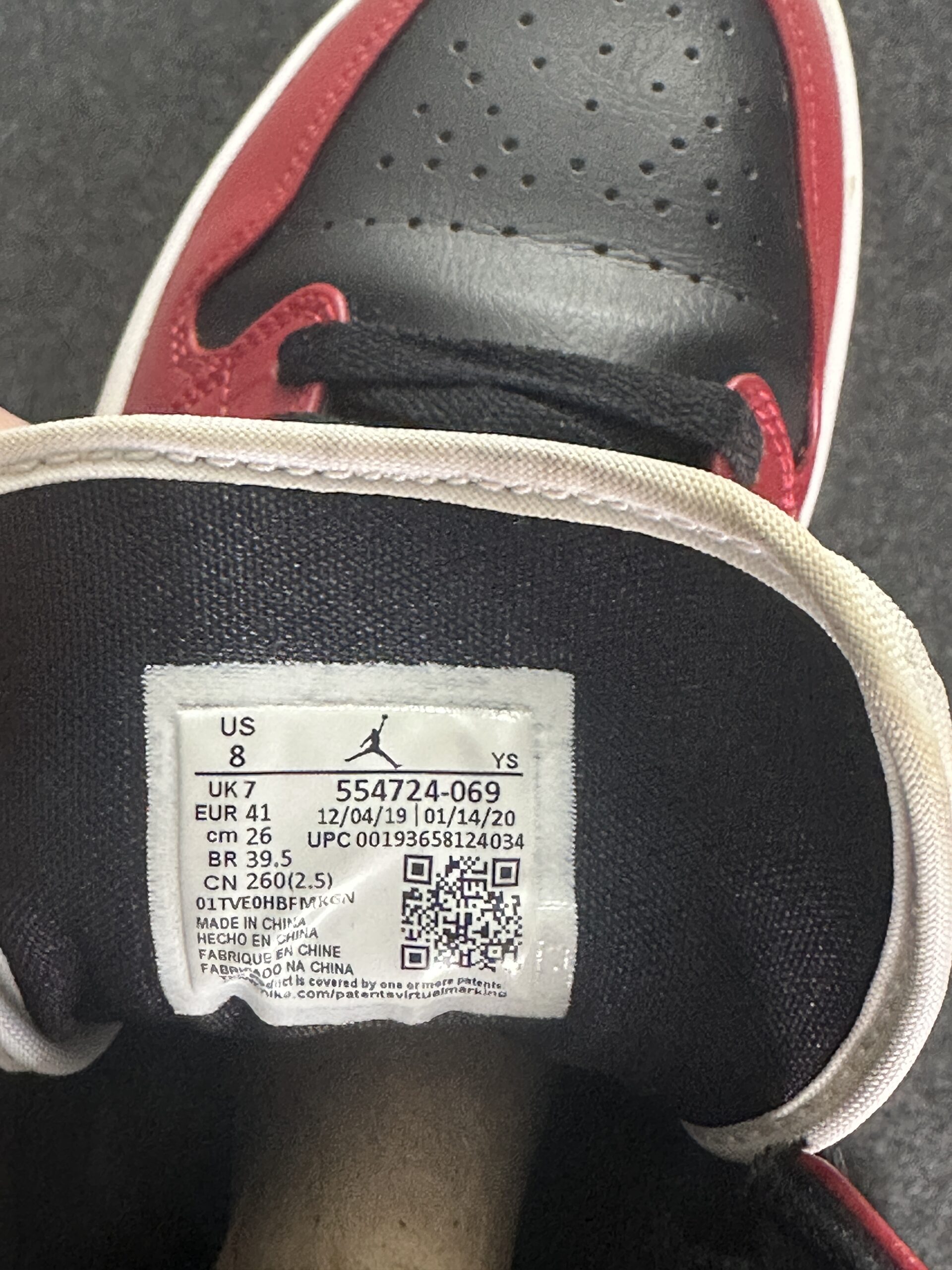 Air Jordan 1 Mid Chicago Black Toe 554724-069 taglia EU 41 vista label