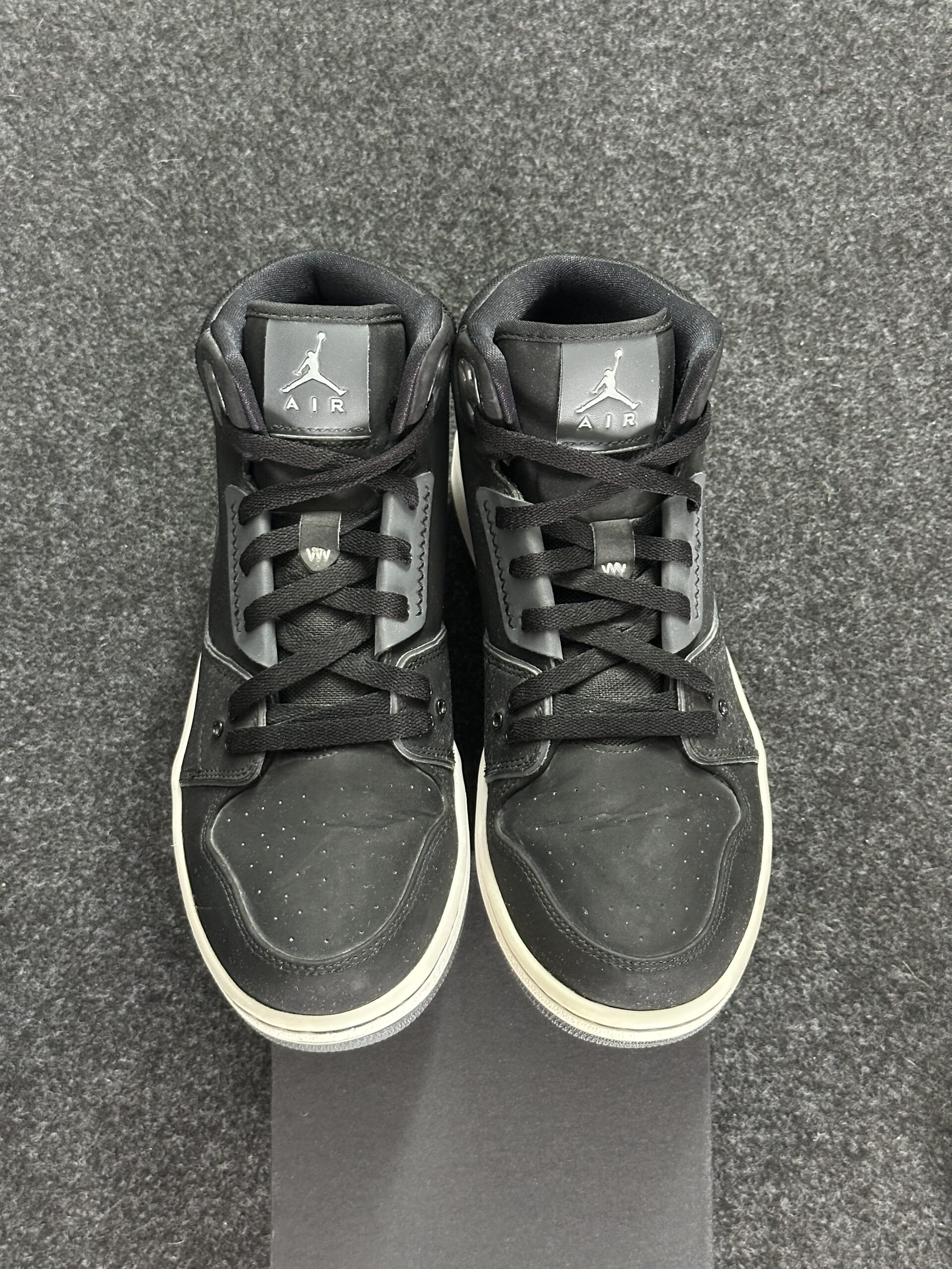 Jordan 1 Flight 2 Black Wolf Grey 555798-003 taglia EU 42.5 vista punta