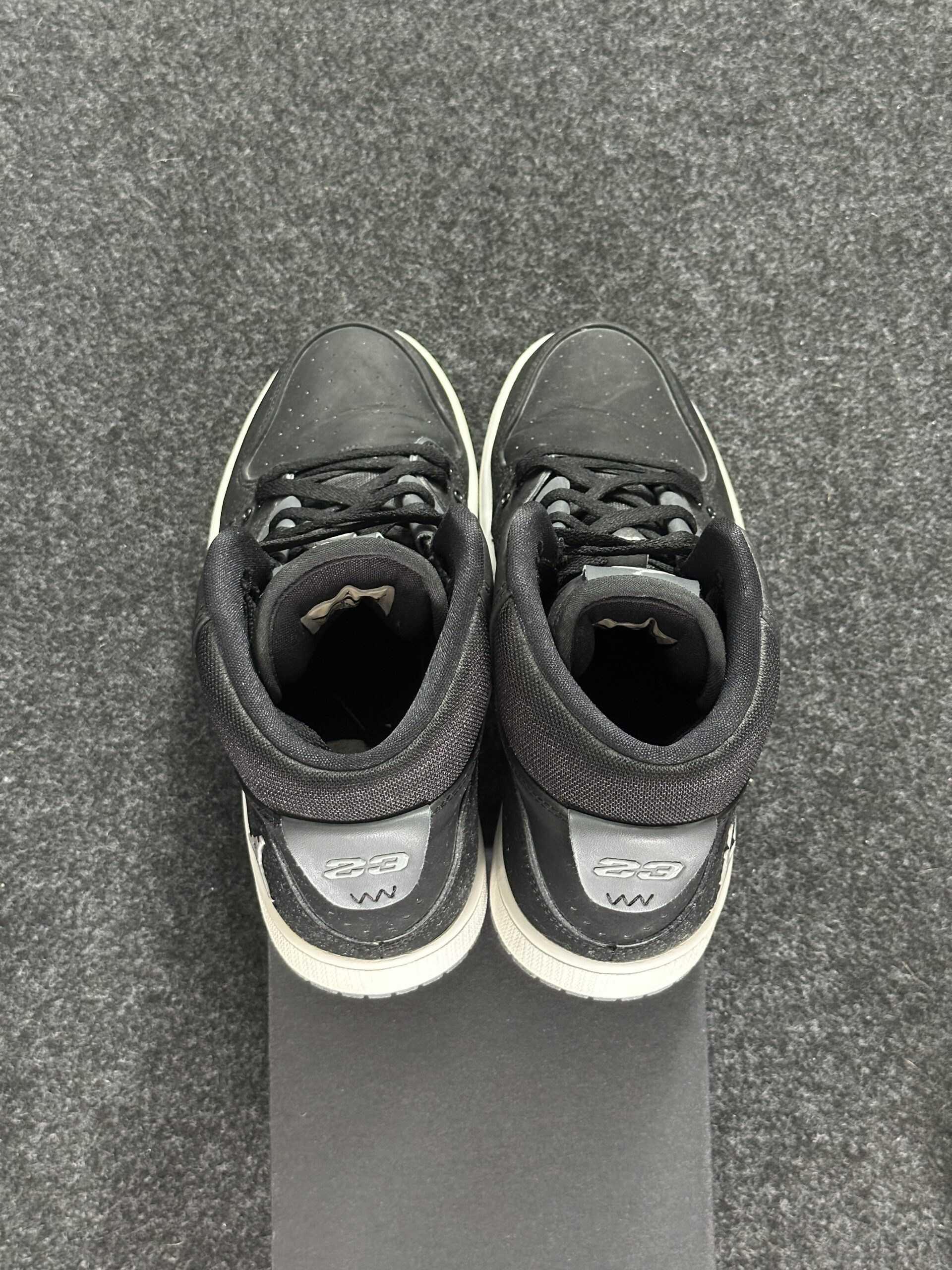 Jordan 1 Flight 2 Black Wolf Grey 555798-003 taglia EU 42.5 vista tallone
