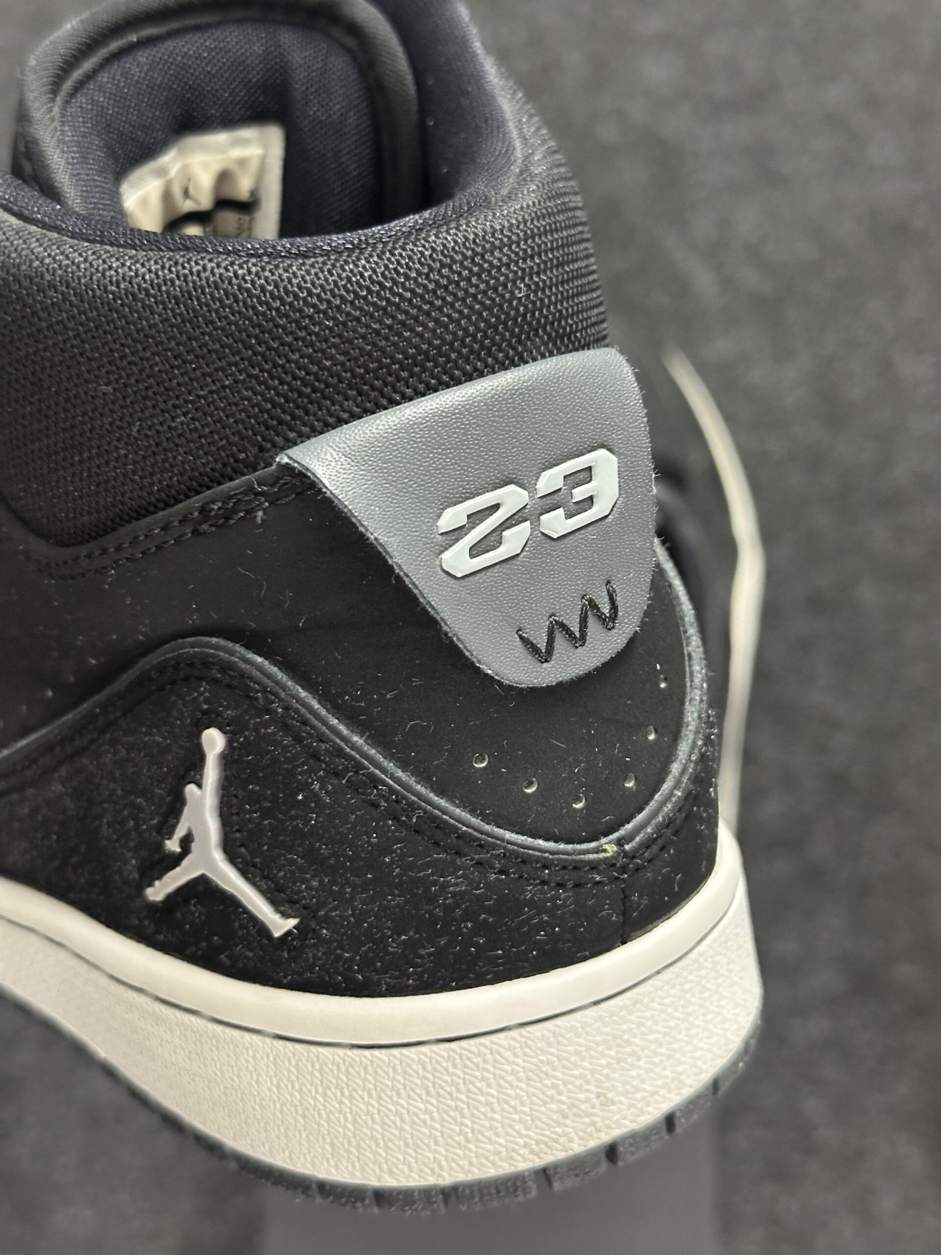 Jordan 1 Flight 2 Black Wolf Grey 555798-003 taglia EU 42.5 vista logo