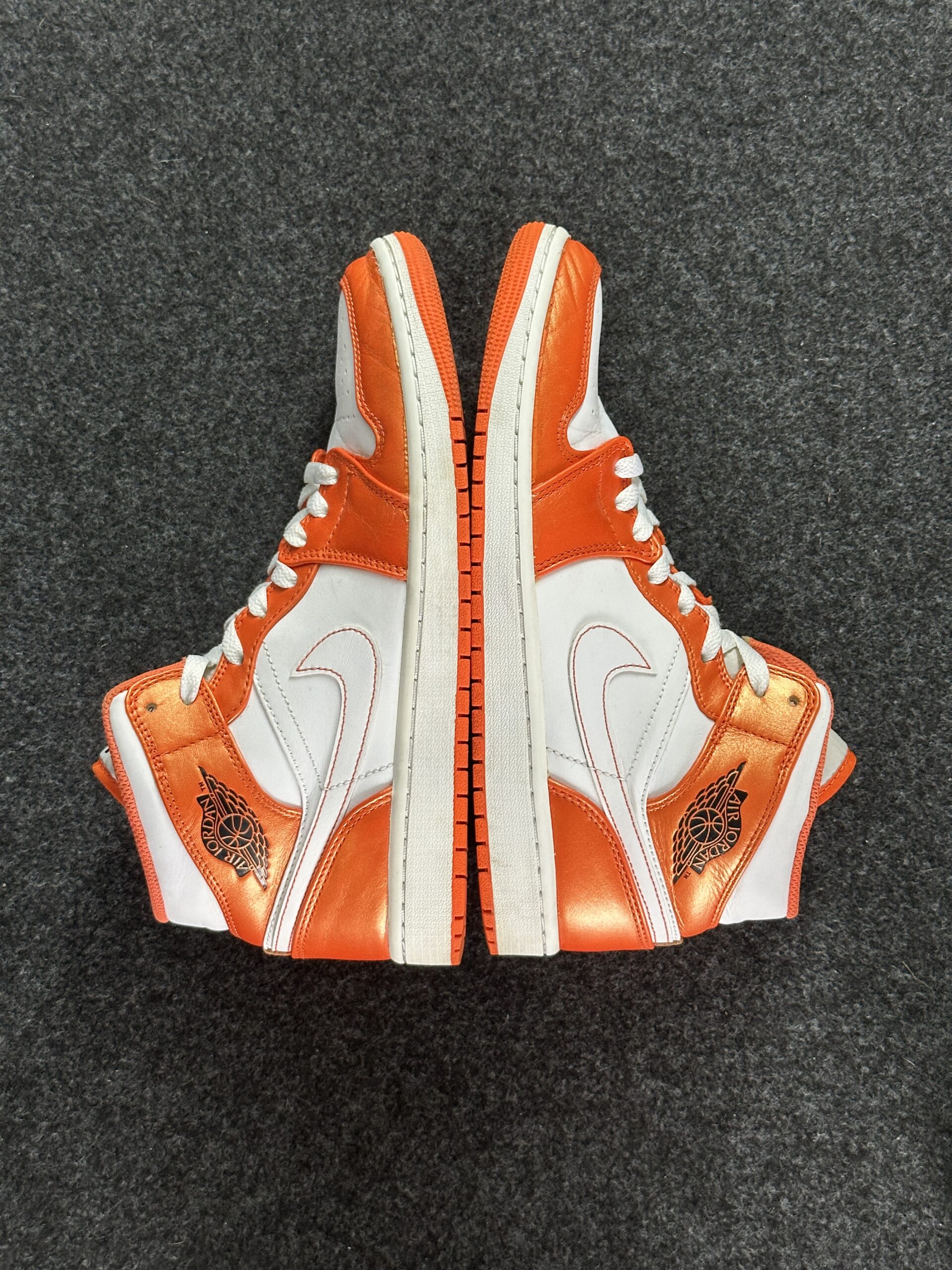 Air Jordan 1 Mid Metallic Orange DM3531-800 taglia EU 42.5 vista esterna