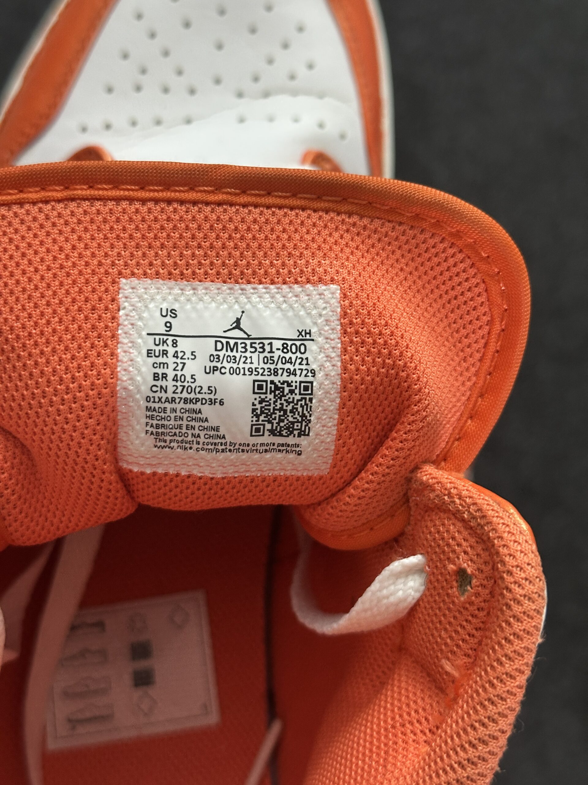 Air Jordan 1 Mid Metallic Orange DM3531-800 taglia EU 42.5 vista label