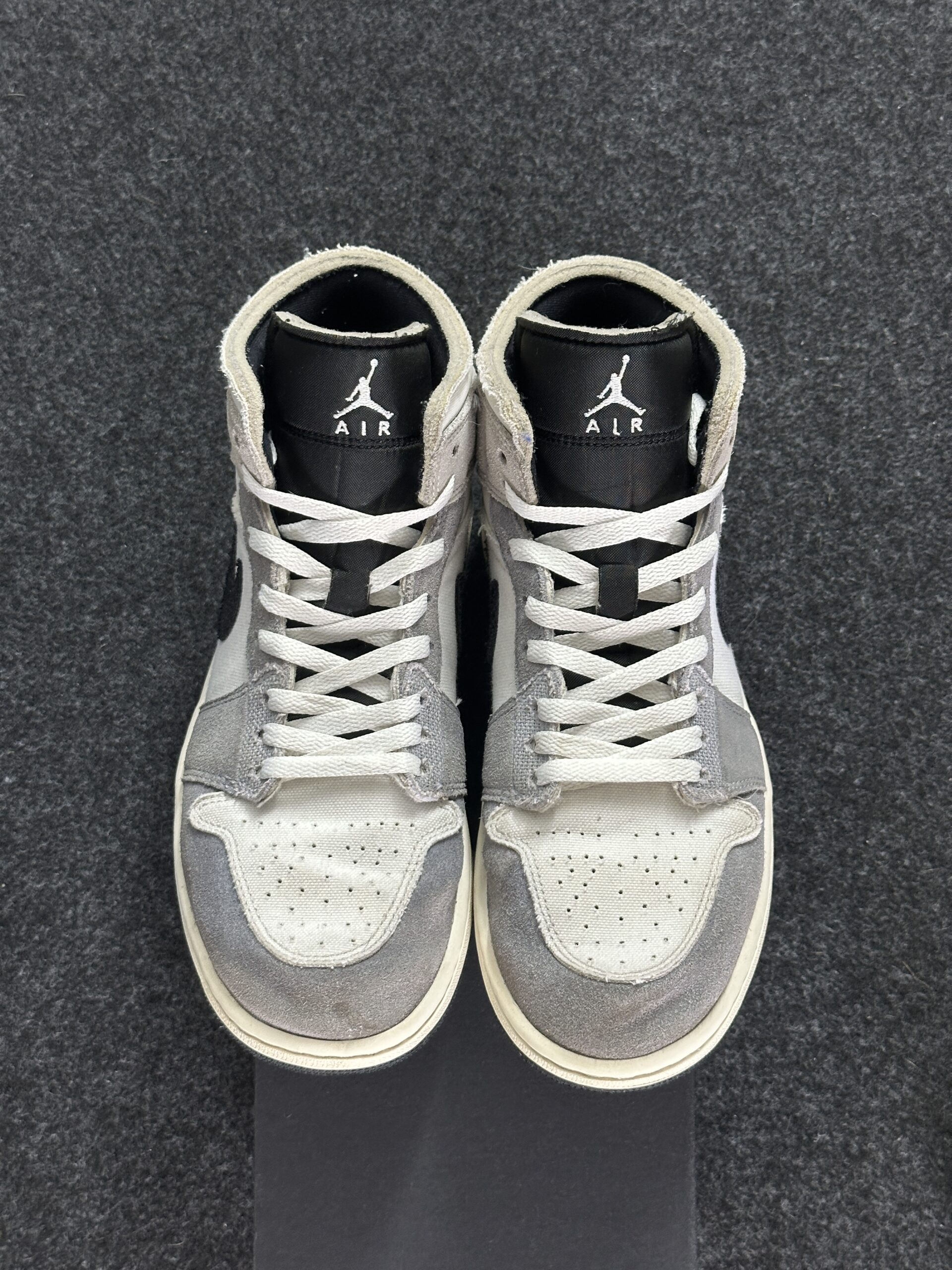 Air Jordan 1 Mid SE Craft Cement Grey DZ4136-002 taglia EU 42.5 vista punta