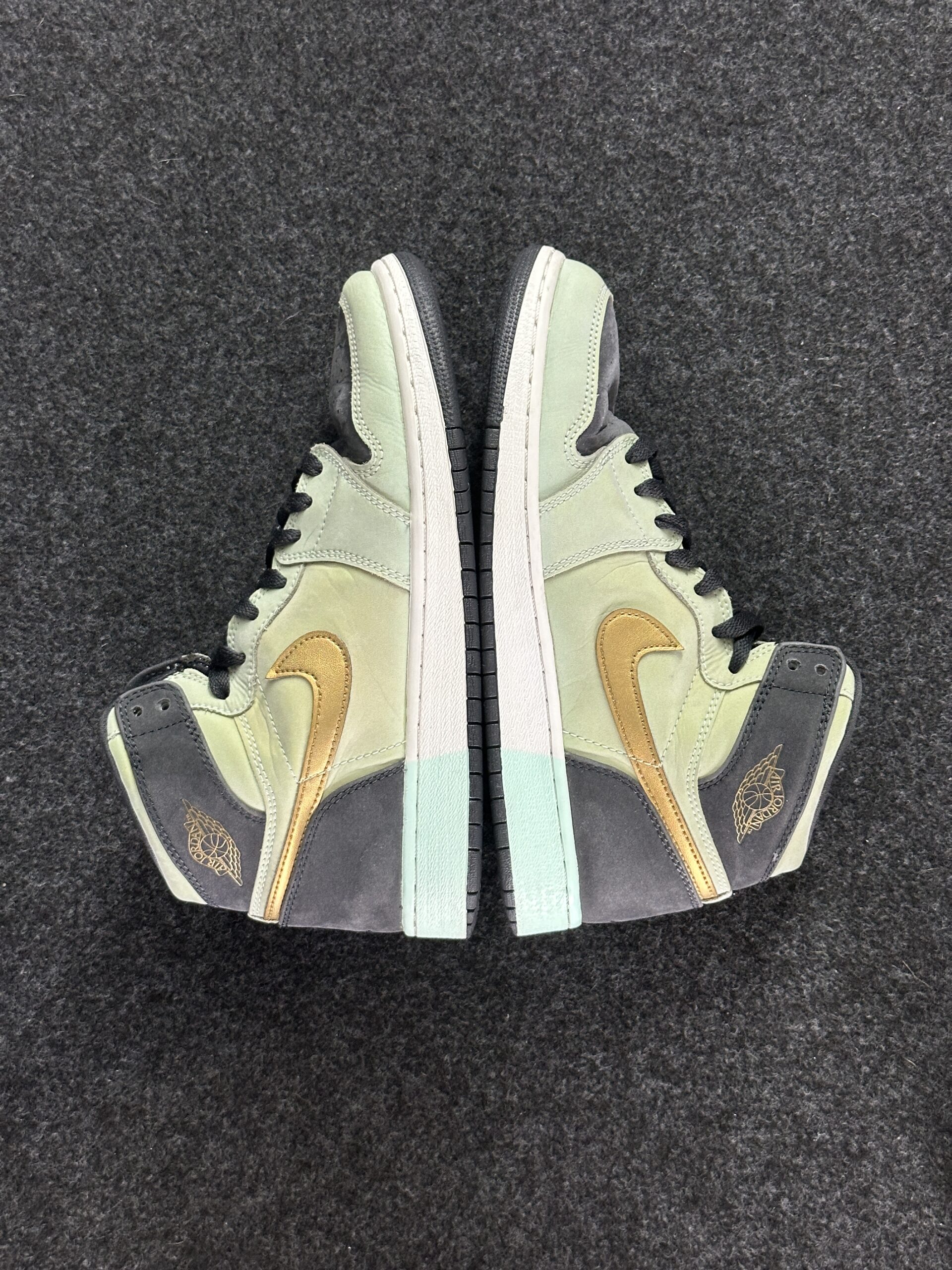 Air Jordan 1 Retro High Mint Foam 332148-300 taglia EU 40 vista esterna