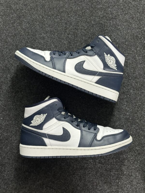Air Jordan 1 Mid White Metallic Gold Obsidian 554724-174 taglia EU 42.5 vista principale