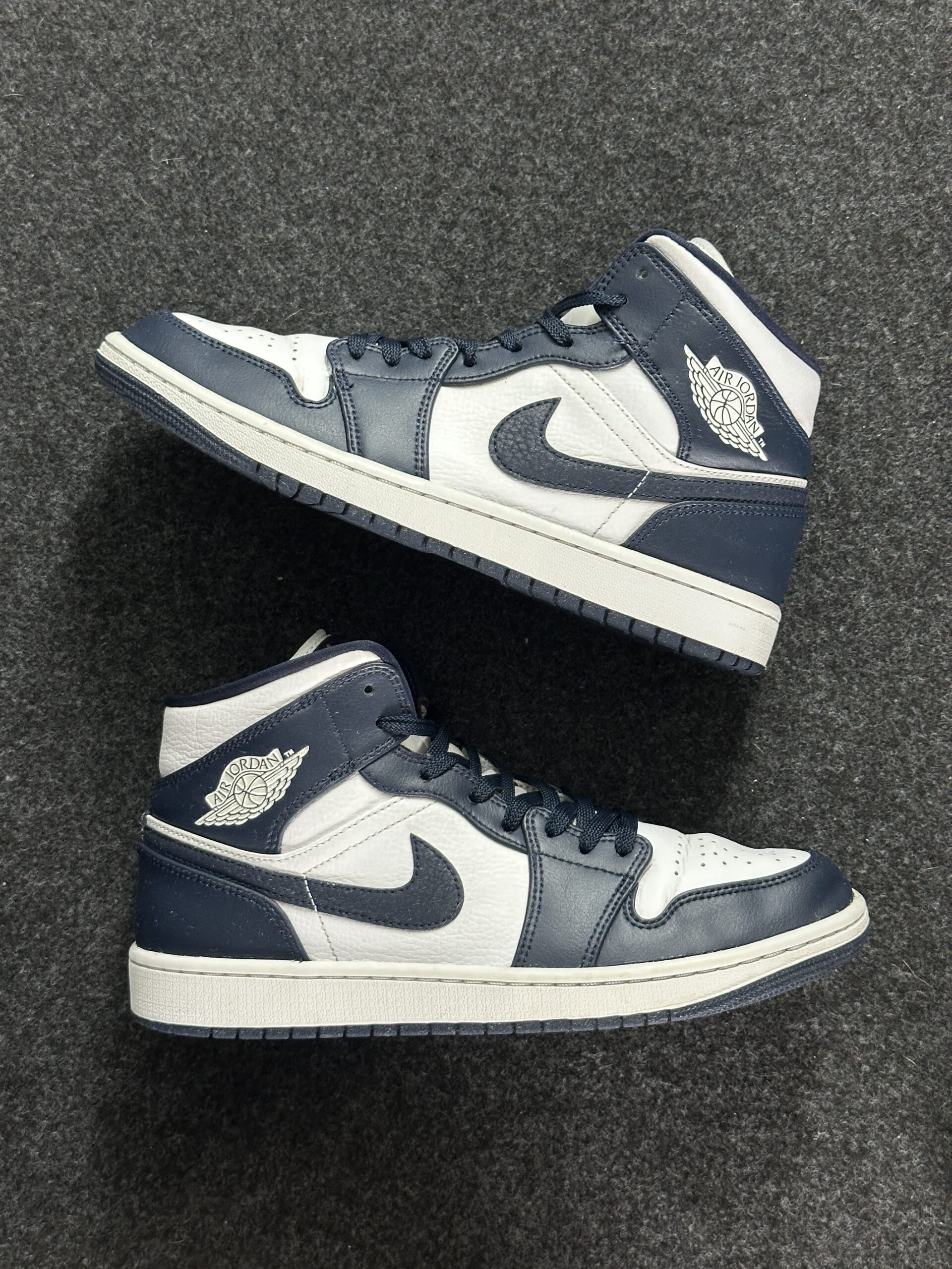 Air Jordan 1 Mid White Metallic Gold Obsidian 554724-174 taglia EU 42.5 vista principale