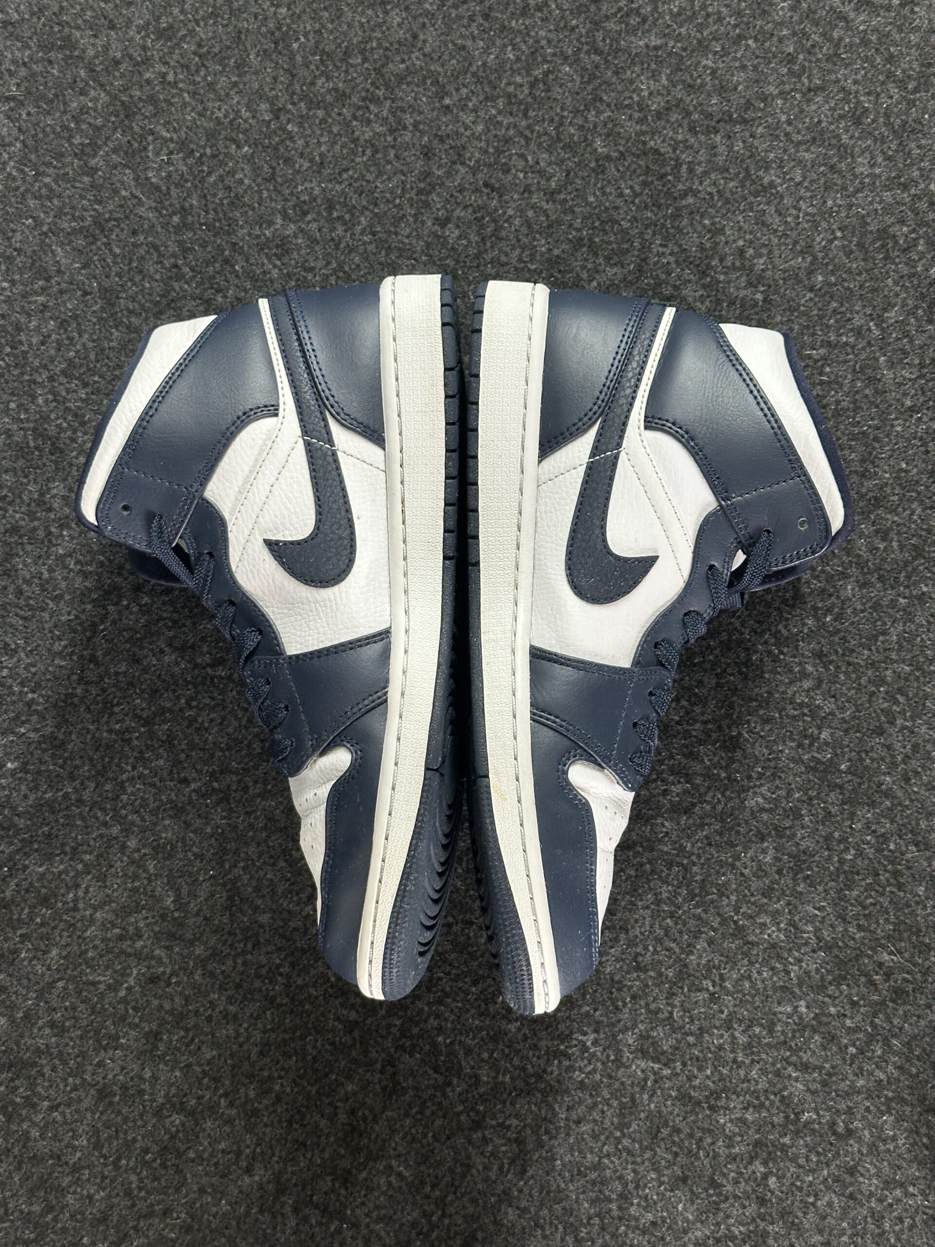 Air Jordan 1 Mid White Metallic Gold Obsidian 554724-174 taglia EU 42.5 vista interna