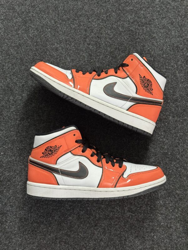 Air Jordan 1 Mid SE Turf Orange DD6834-802 taglia EU 40.5 vista principale