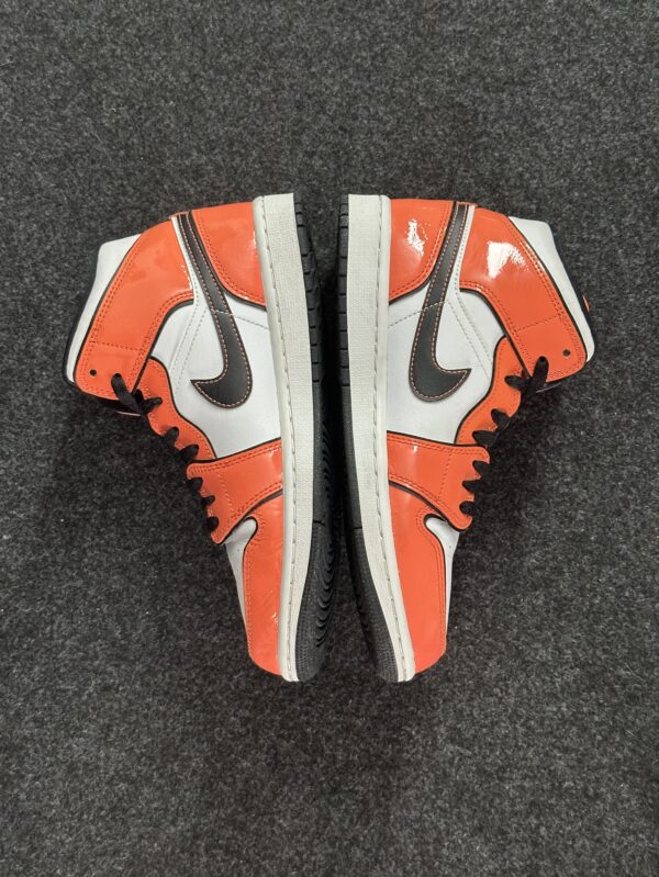 Air Jordan 1 Mid SE Turf Orange DD6834-802 taglia EU 40.5 vista interna