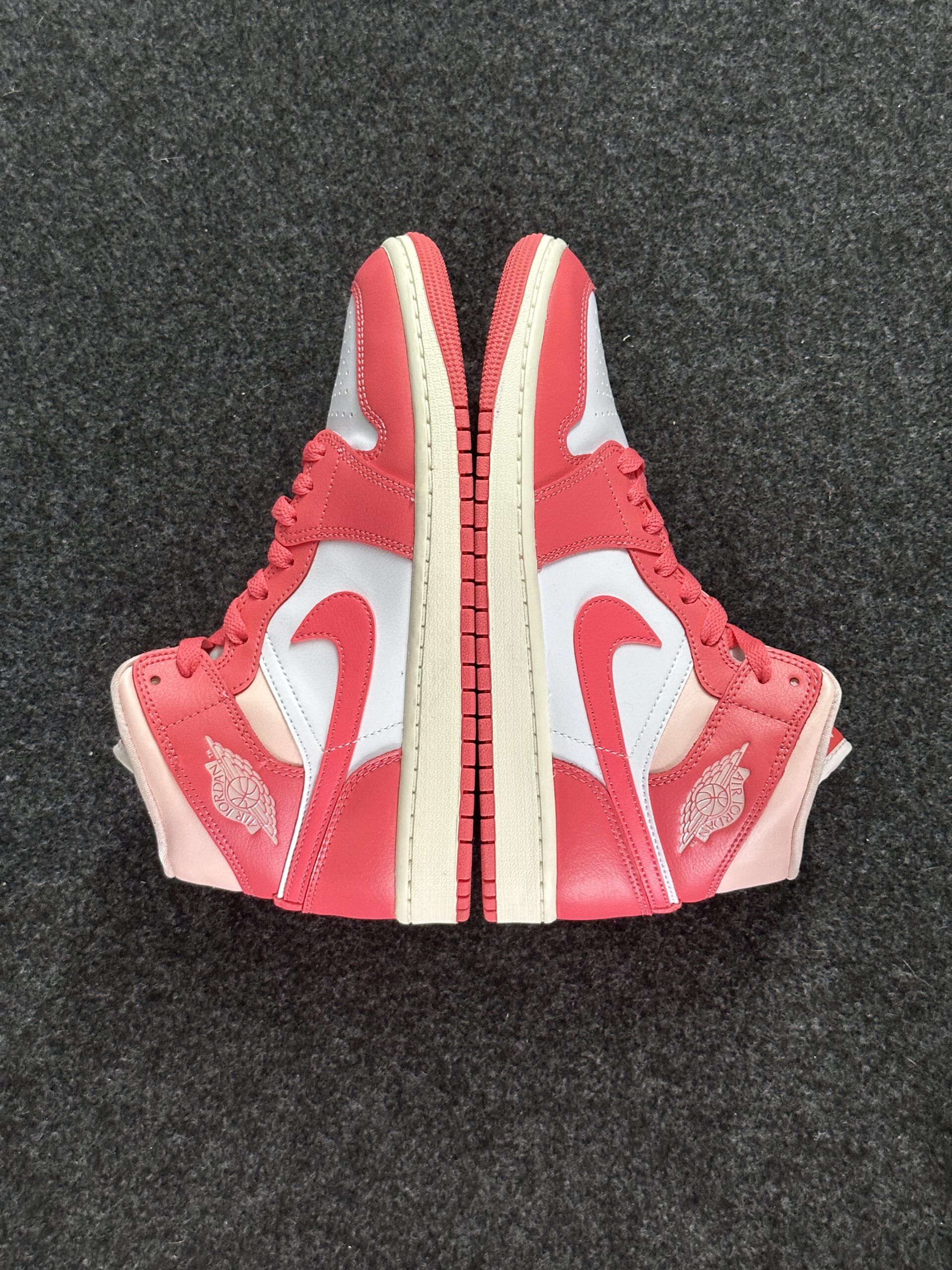 Air Jordan 1 Mid Strawberries and Cream BQ6472-186 taglia EU 40 vista esterna