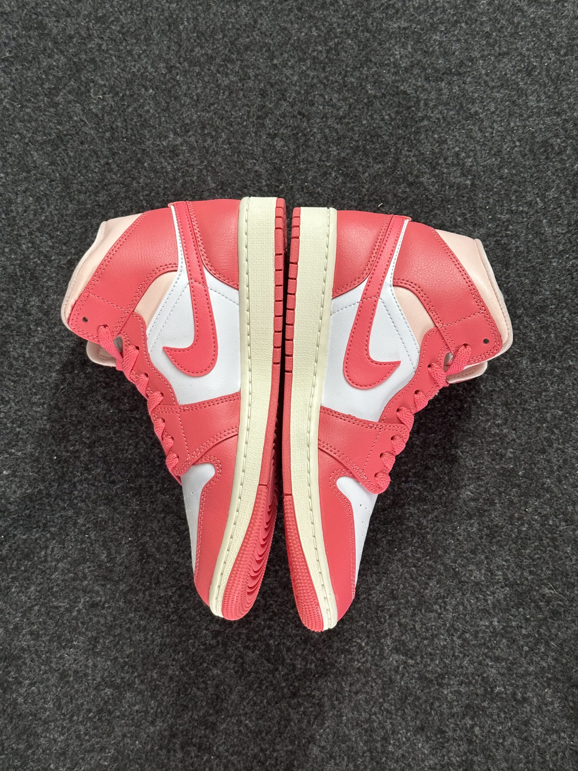 Air Jordan 1 Mid Strawberries and Cream BQ6472-186 taglia EU 40 vista interna